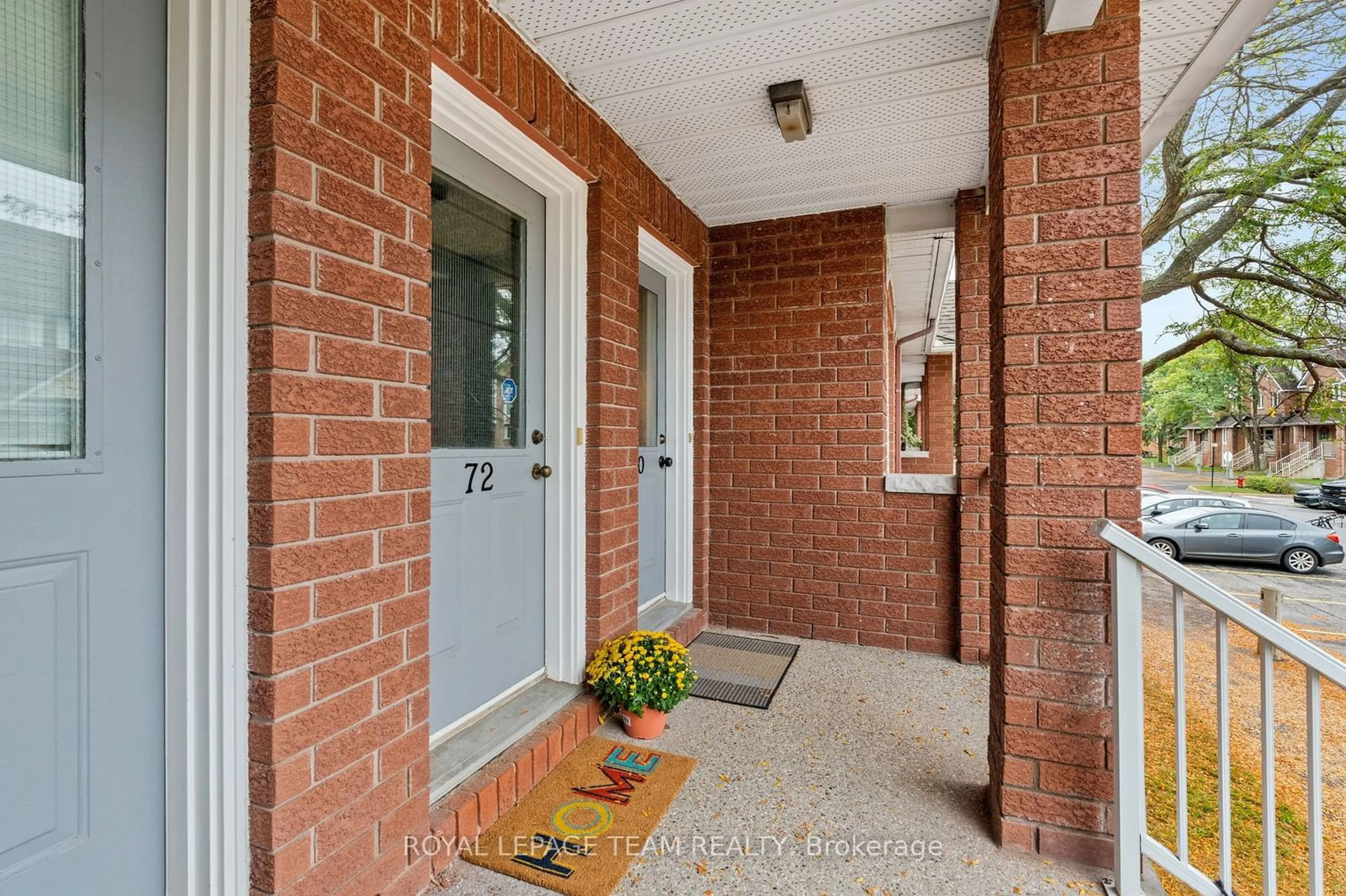 Indoor entryway, wood floors for 72 BRISTON, Hunt Club - South Keys and Area Ontario K1G 5P5