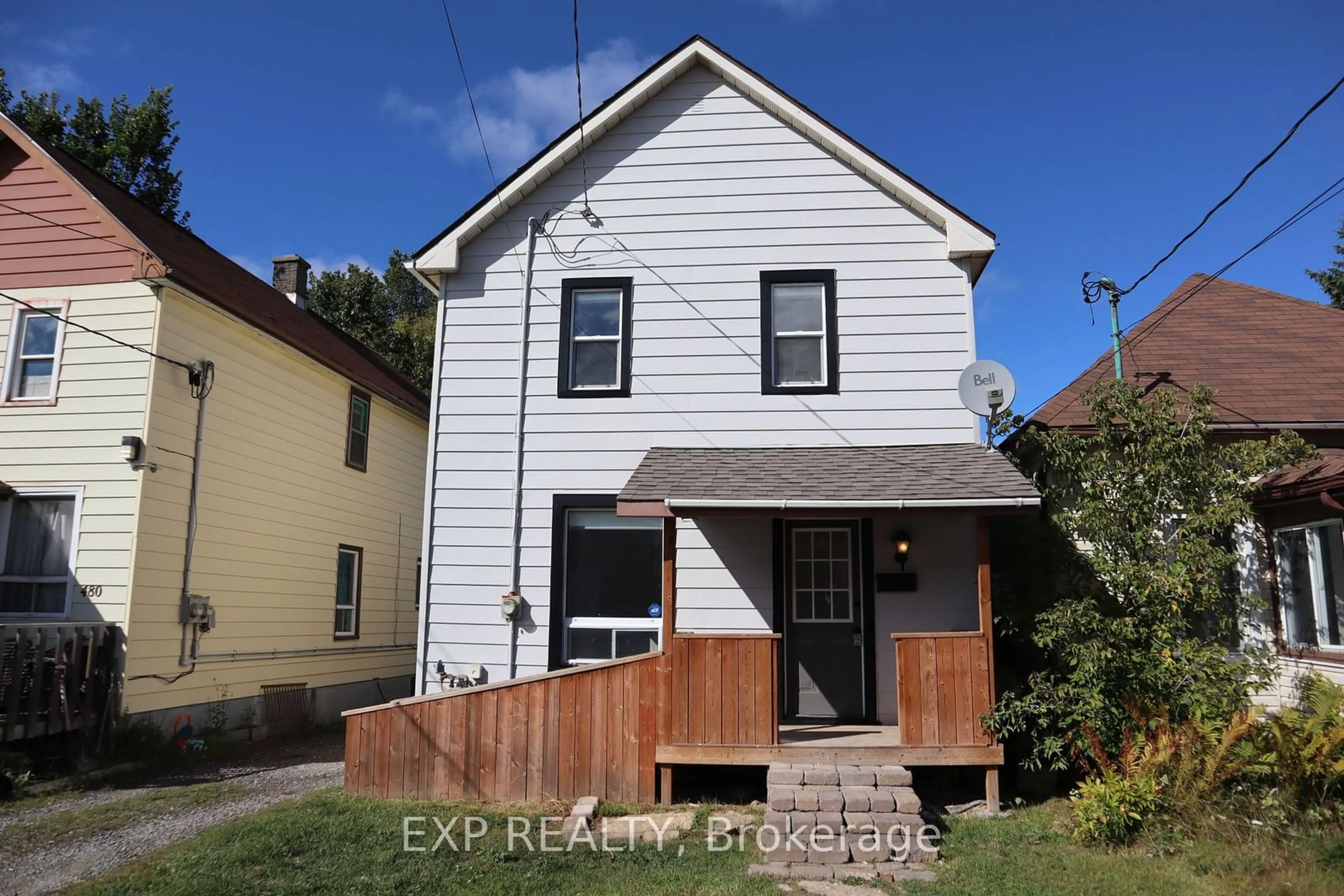 Frontside or backside of a home, the front or back of building for 476 Pine St, Greater Sudbury Ontario P3C 1Y4