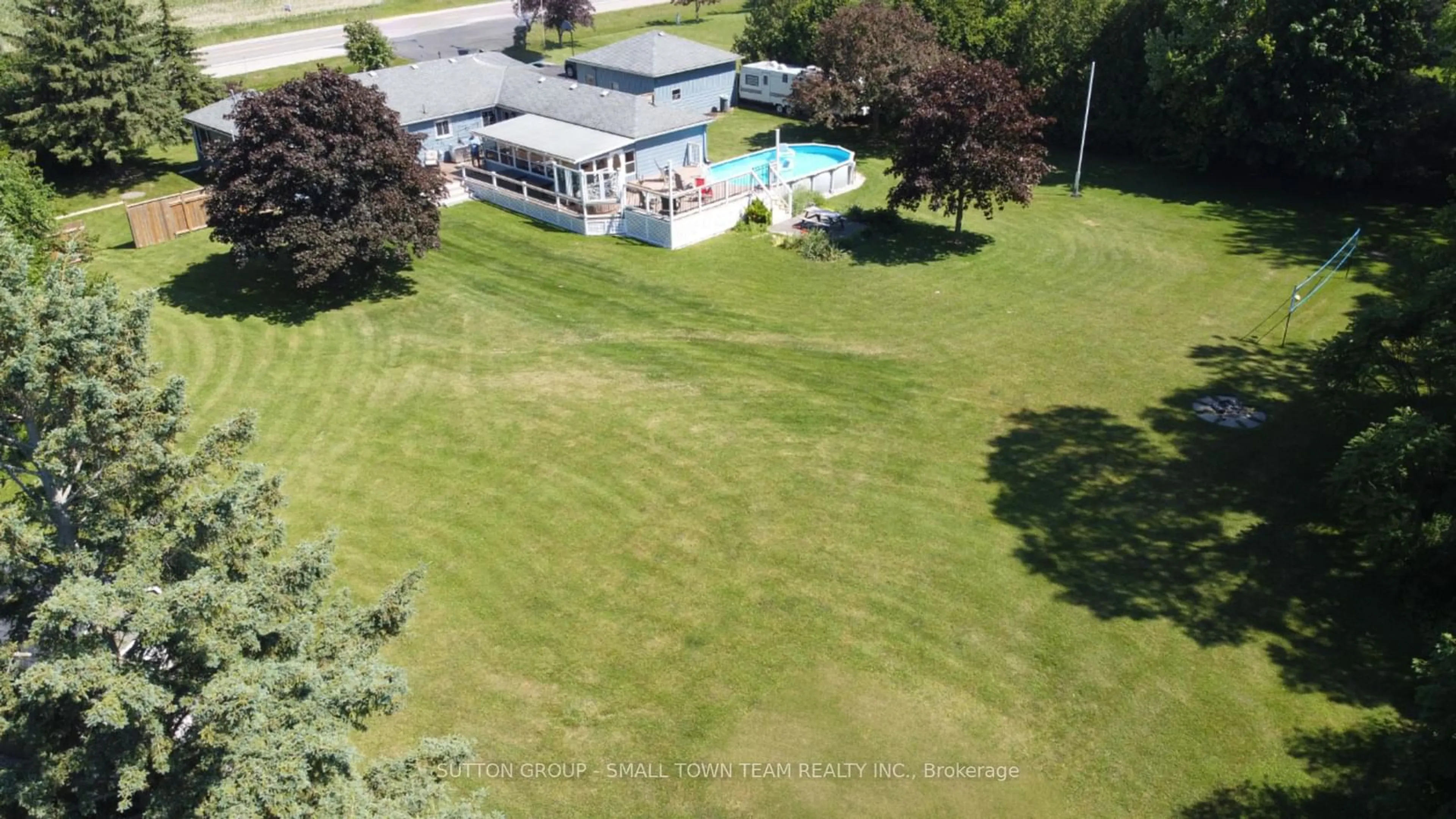 Indoor or outdoor pool for 72223 Bluewater Highway, Bluewater Ontario N0M 1N0