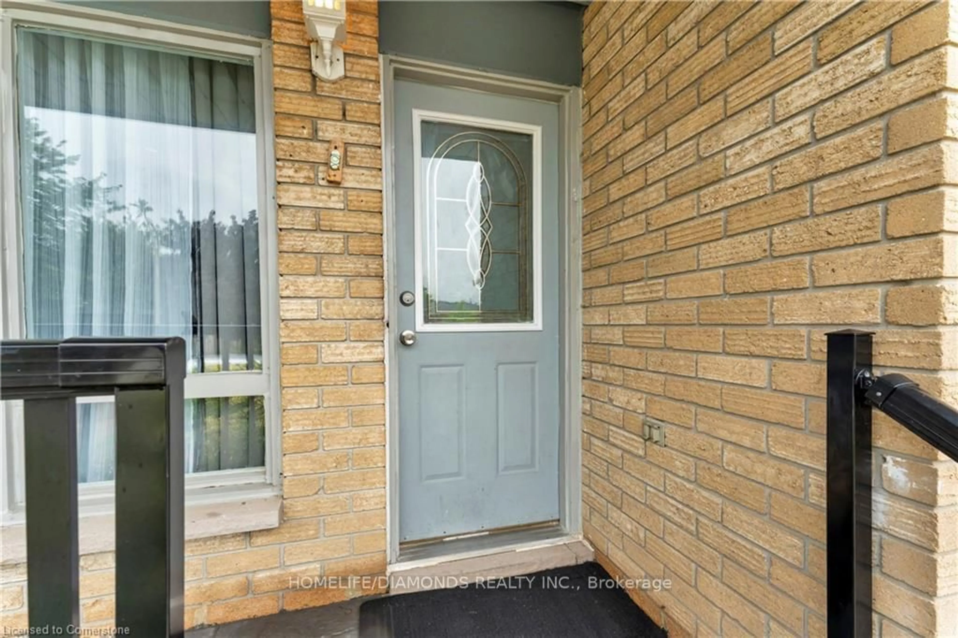 Indoor entryway, cement floor for 334 TEMPLEMEAD Dr, Hamilton Ontario L8W 3G3