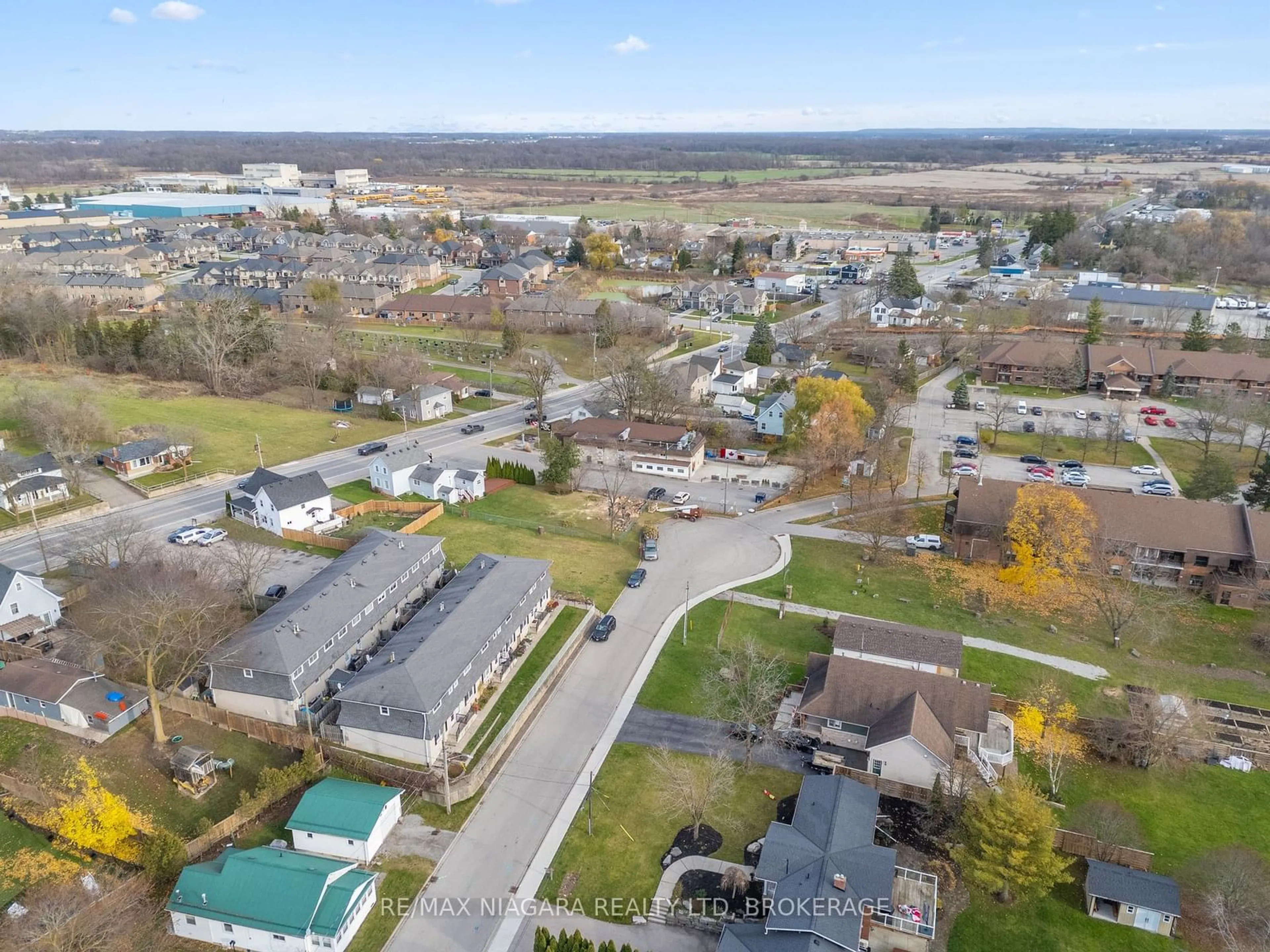 A pic from exterior of the house or condo, the street view for 156 ST. CATHARINES St #7, West Lincoln Ontario L0R 2A0