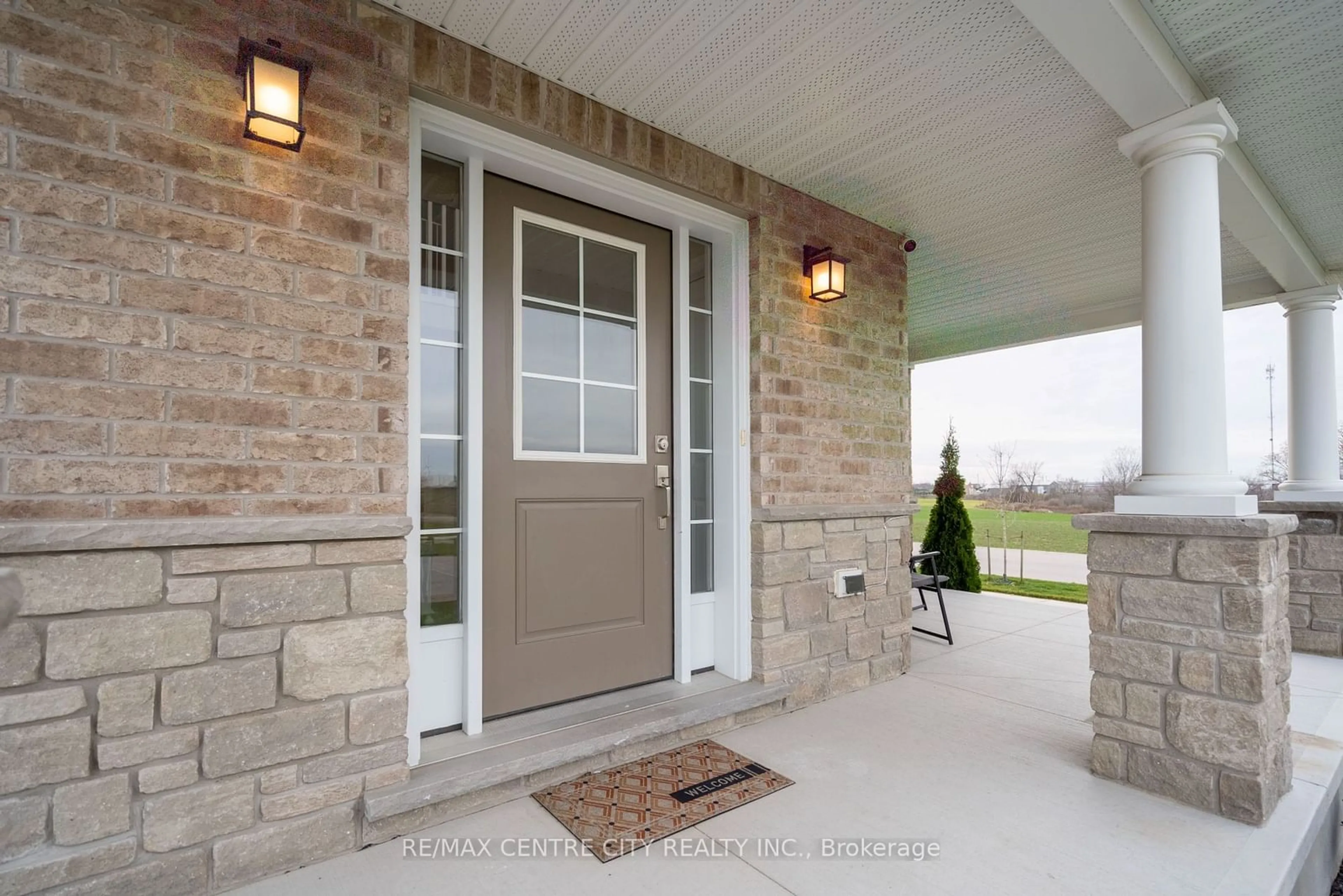 Indoor entryway, cement floor for 192 Everett Lane, Strathroy-Caradoc Ontario N7G 3H8