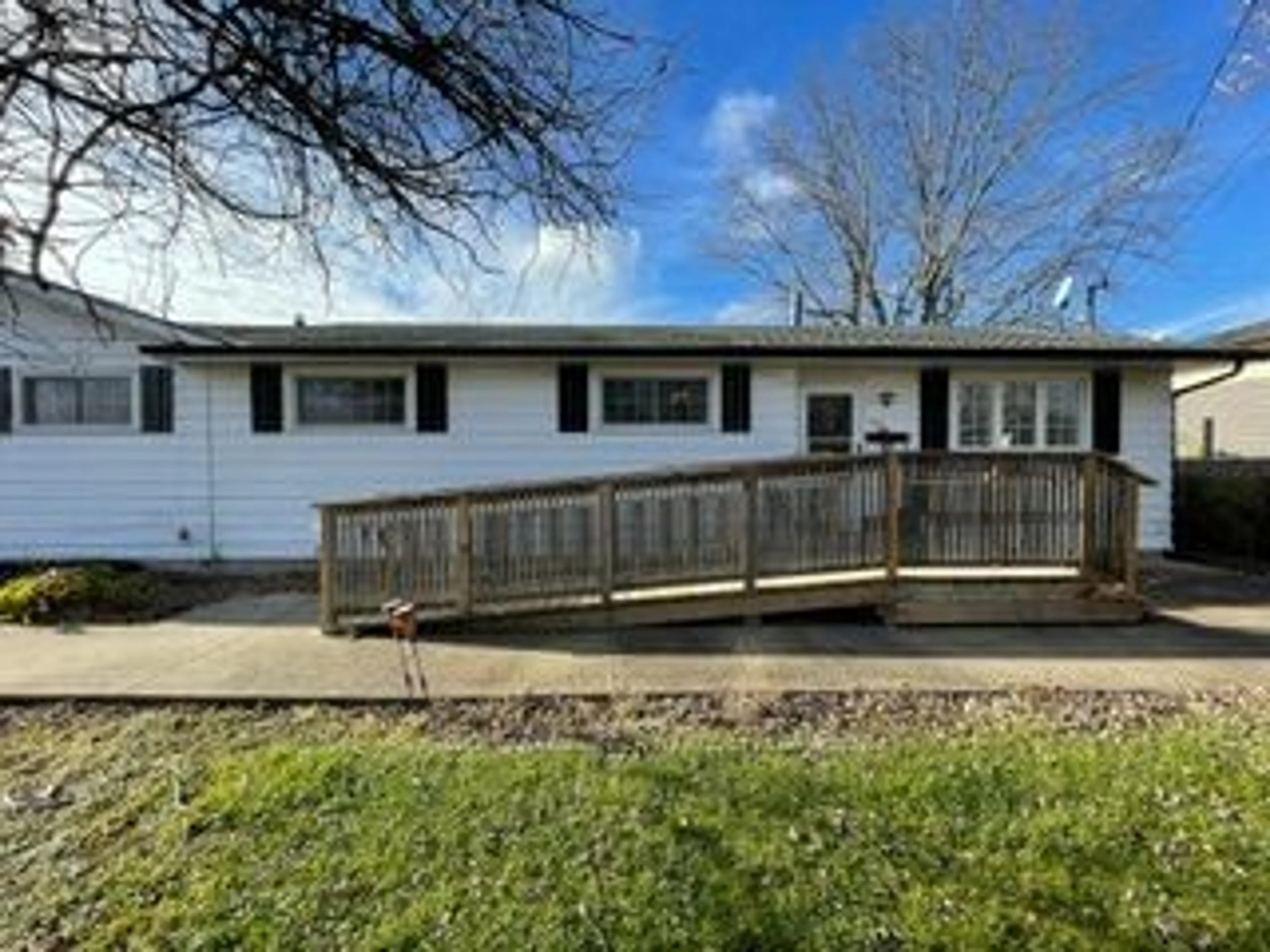 Frontside or backside of a home, cottage for 1303 Spears Rd, Fort Erie Ontario L2A 4N5