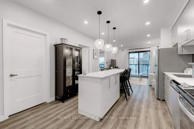 Additional property image - 15 Queen St Unit 812