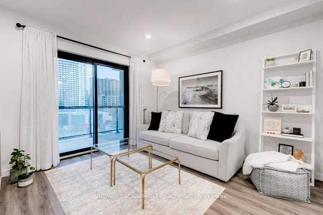 Additional property image - 15 Queen St Unit 812