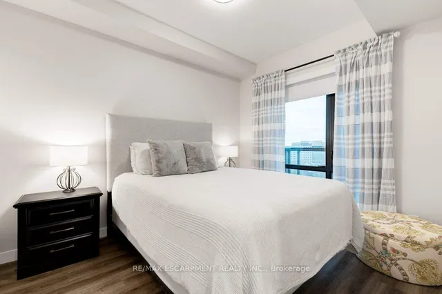 Additional property image - 15 Queen St Unit 812