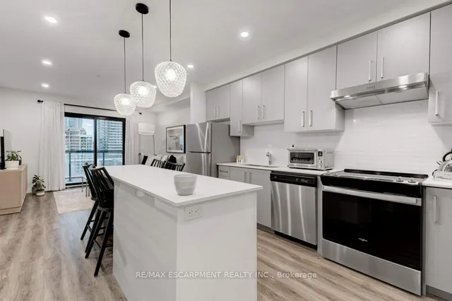 Additional property image - 15 Queen St Unit 812