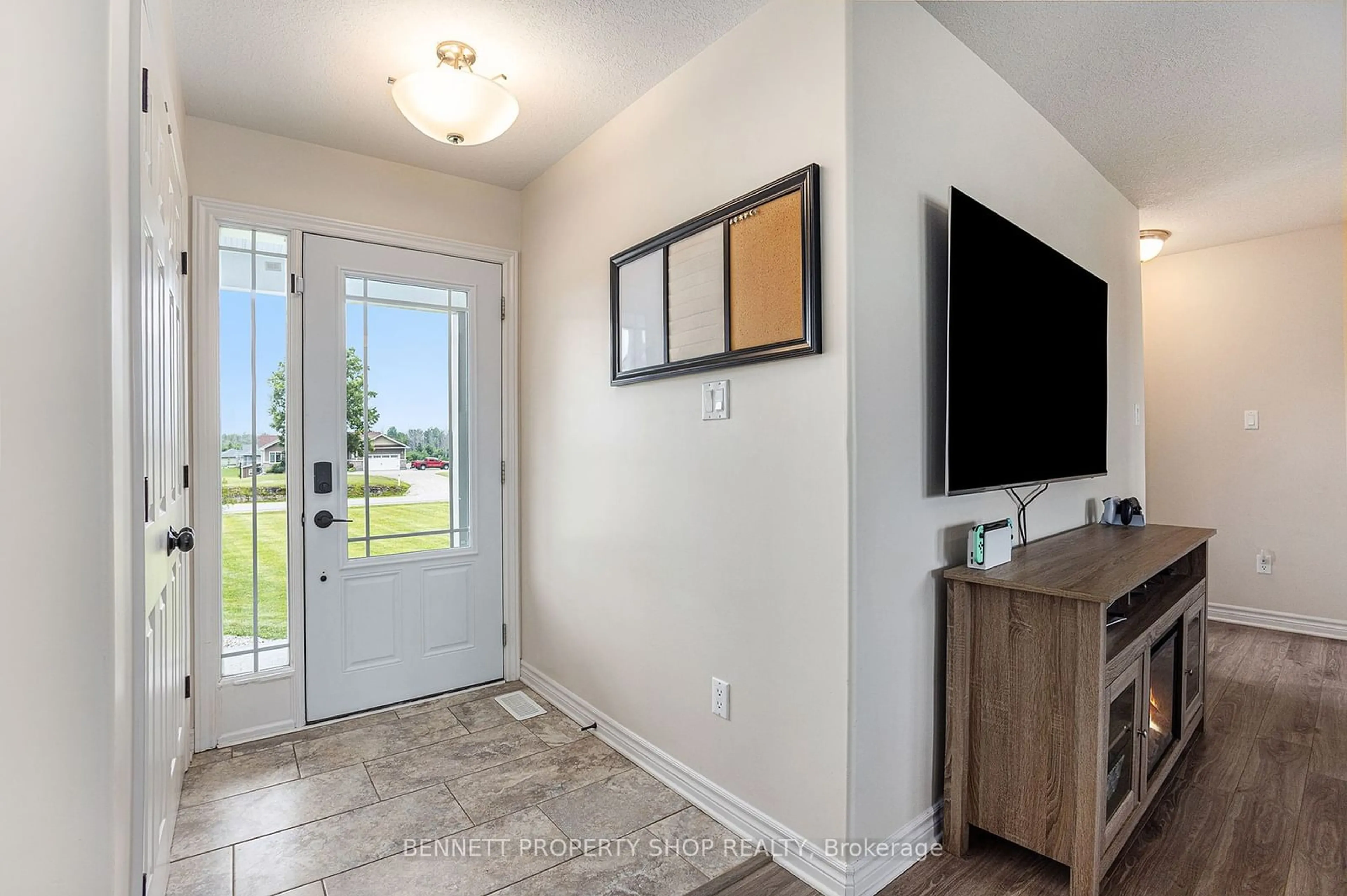 Indoor entryway, wood floors for 147 MALCOLMS Way, Beckwith Ontario K7A 4S7