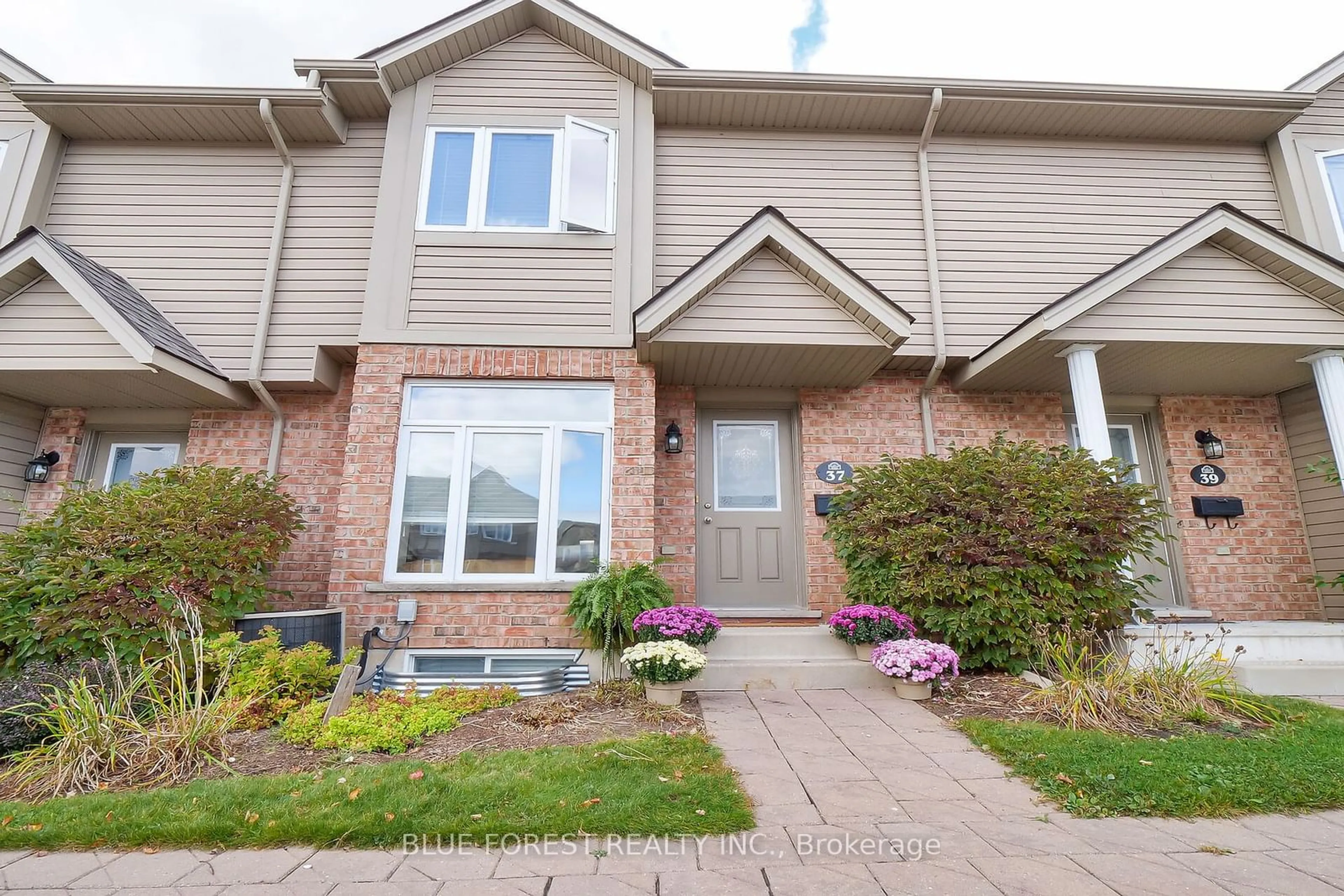 A pic from exterior of the house or condo, cottage for 1600 Mickleborough Ave #37, London Ontario N6G 5R9