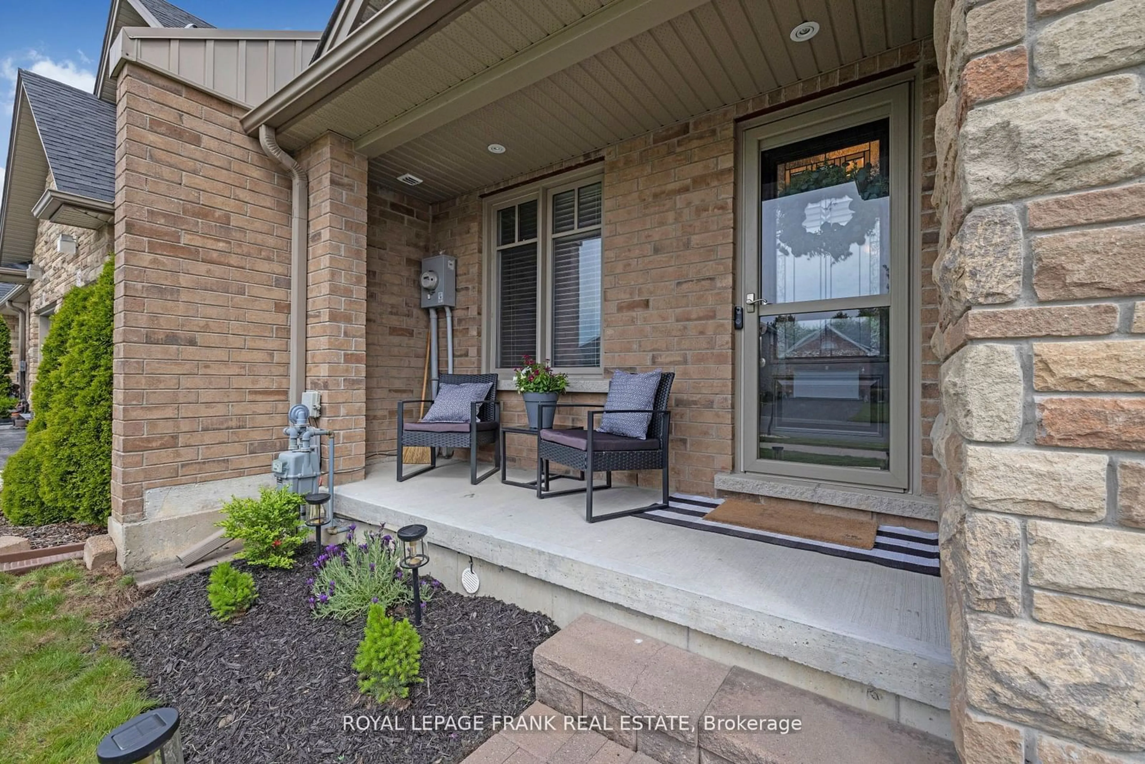 Indoor entryway, wood floors for 93 Laurent Blvd, Kawartha Lakes Ontario K9V 0G9