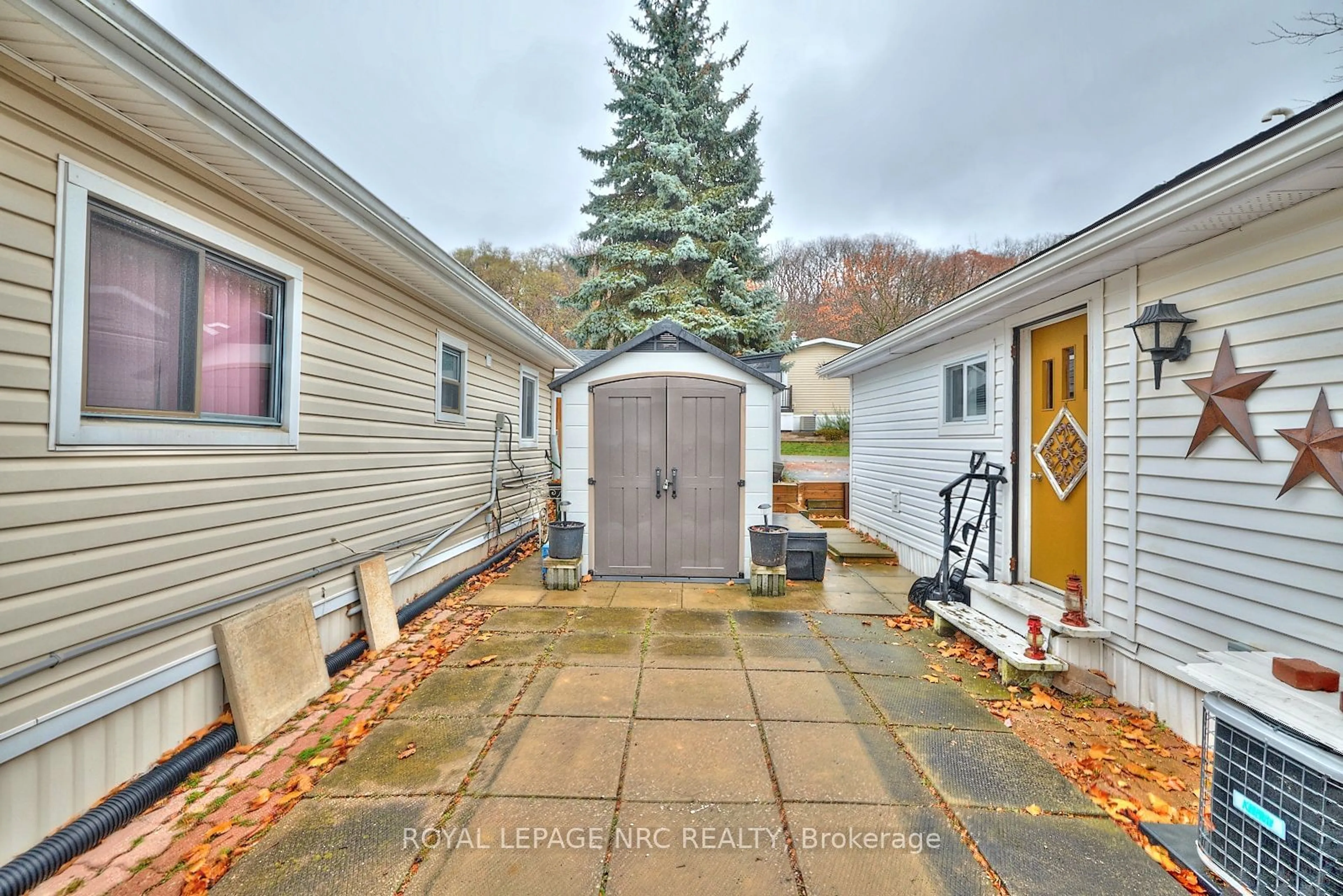 A pic from exterior of the house or condo, cottage for 23 Four Mile Creek Rd #423, Niagara-on-the-Lake Ontario L0S 1J1