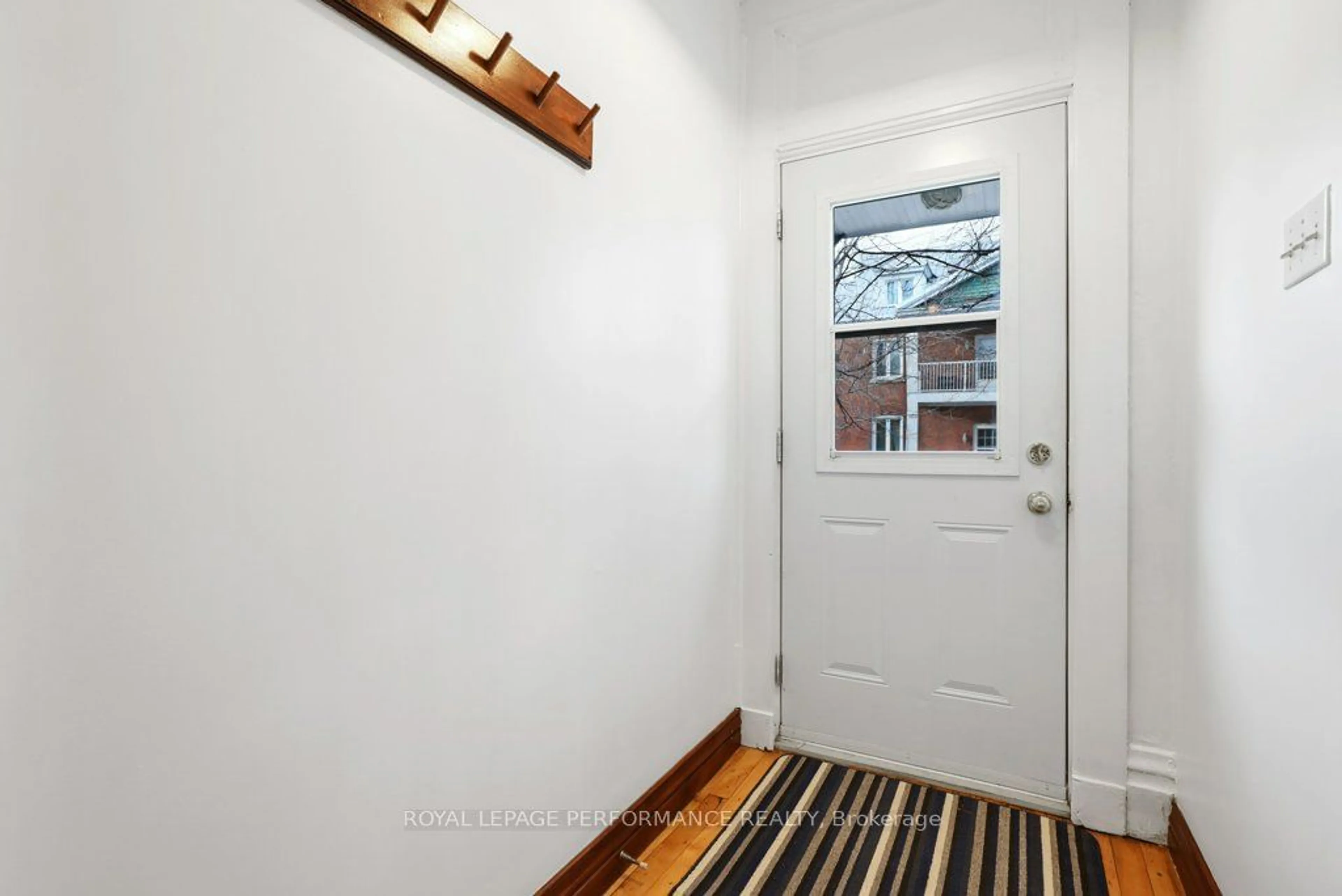 Indoor entryway, wood floors for 164 Sunnyside Ave, Glebe - Ottawa East and Area Ontario K1S 0R3