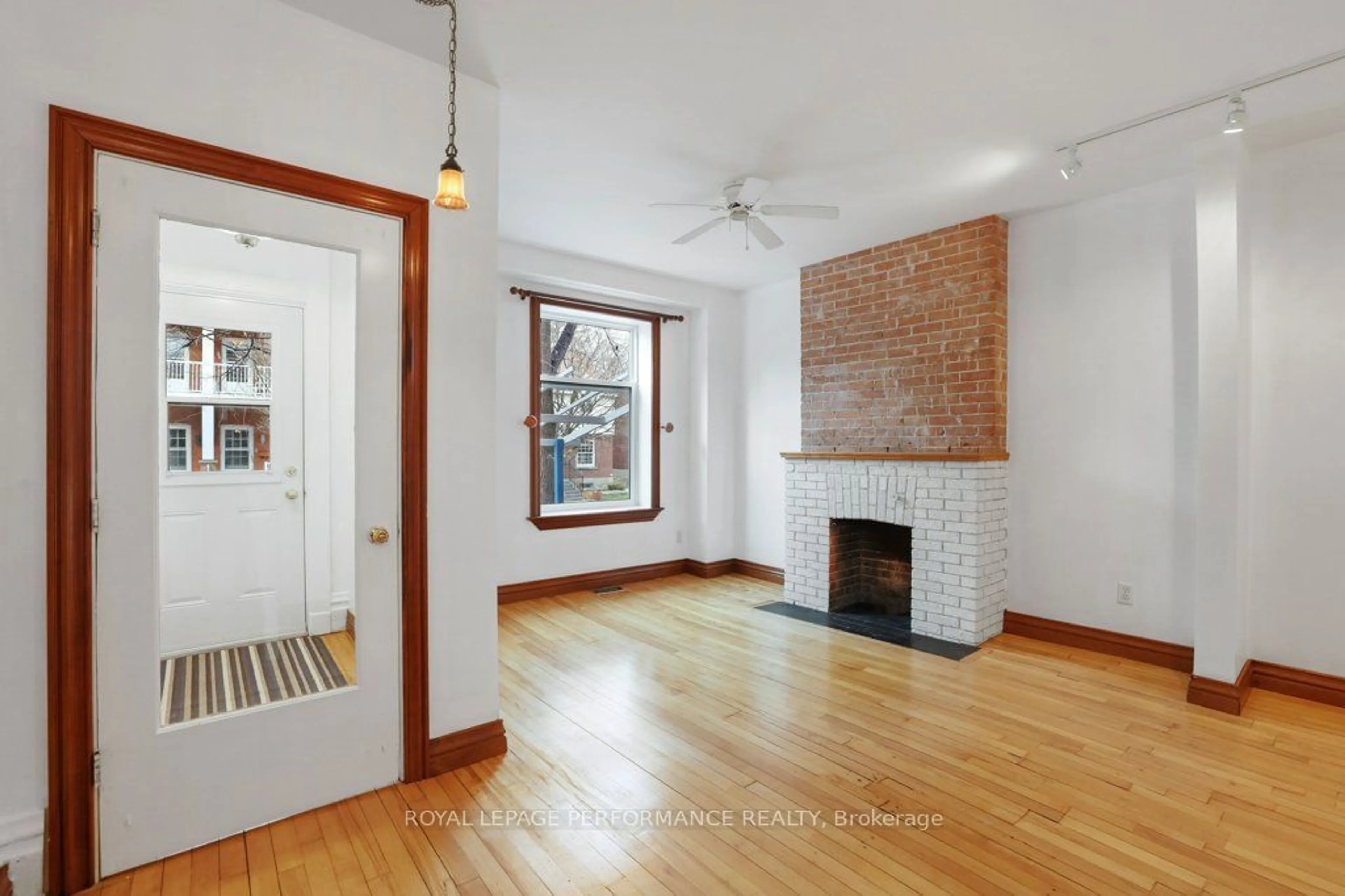 Living room, wood floors for 164 Sunnyside Ave, Glebe - Ottawa East and Area Ontario K1S 0R3