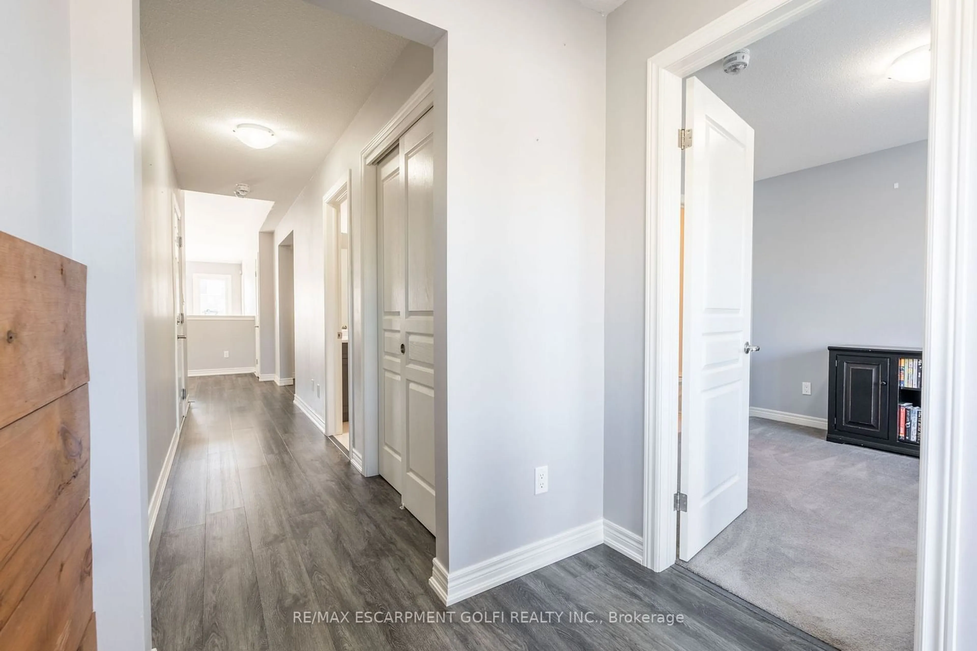 Indoor entryway, wood floors for 78 SILVERWOOD Ave, Welland Ontario L3C 0C3