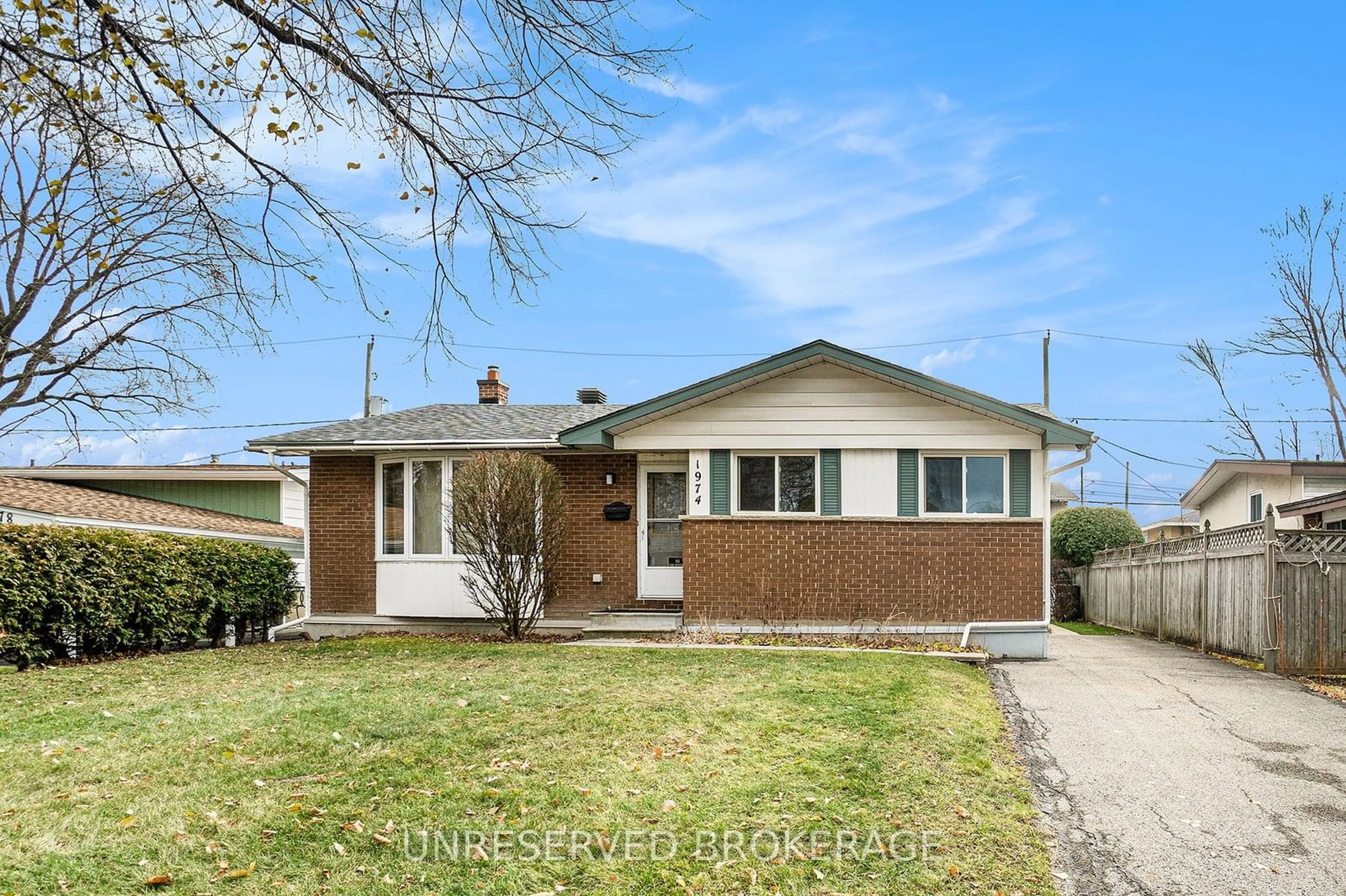 Frontside or backside of a home, the street view for 1974 Michigan Ave, Alta Vista and Area Ontario K1H 6Y2