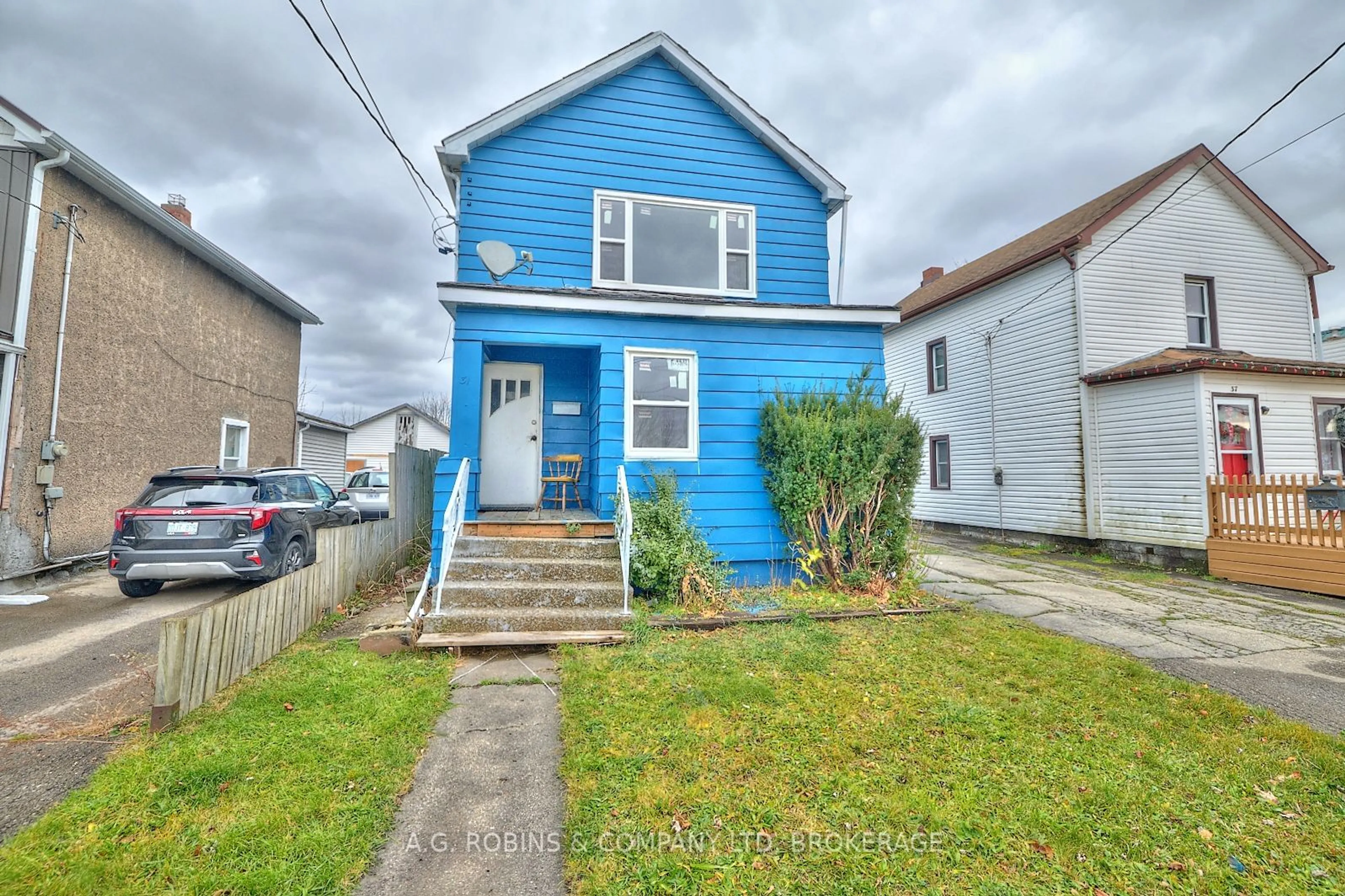 Frontside or backside of a home, cottage for 31 Wright St, Welland Ontario L3B 2K2