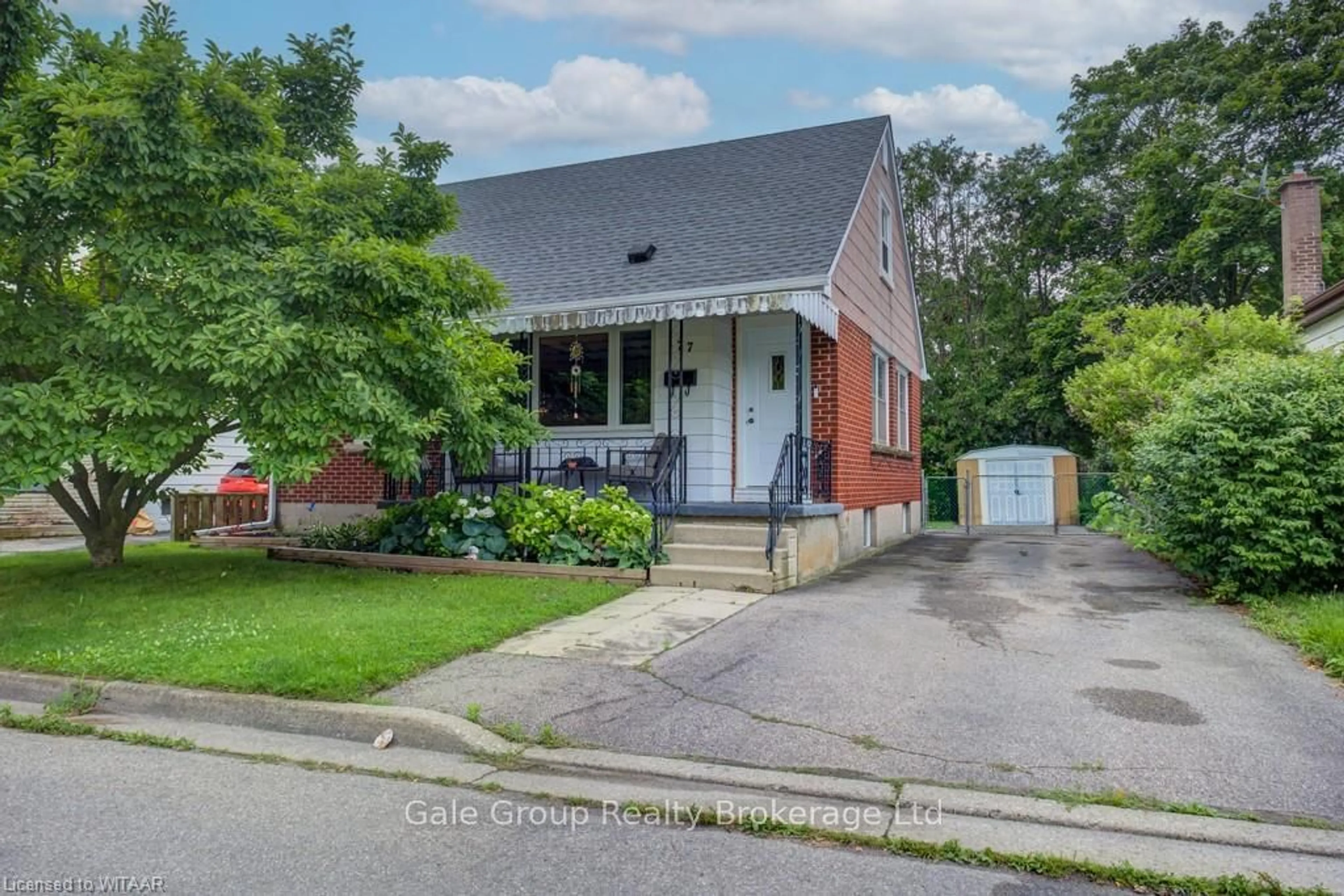 Frontside or backside of a home, the street view for 177 ONTARIO St, Brantford Ontario N3S 2C7