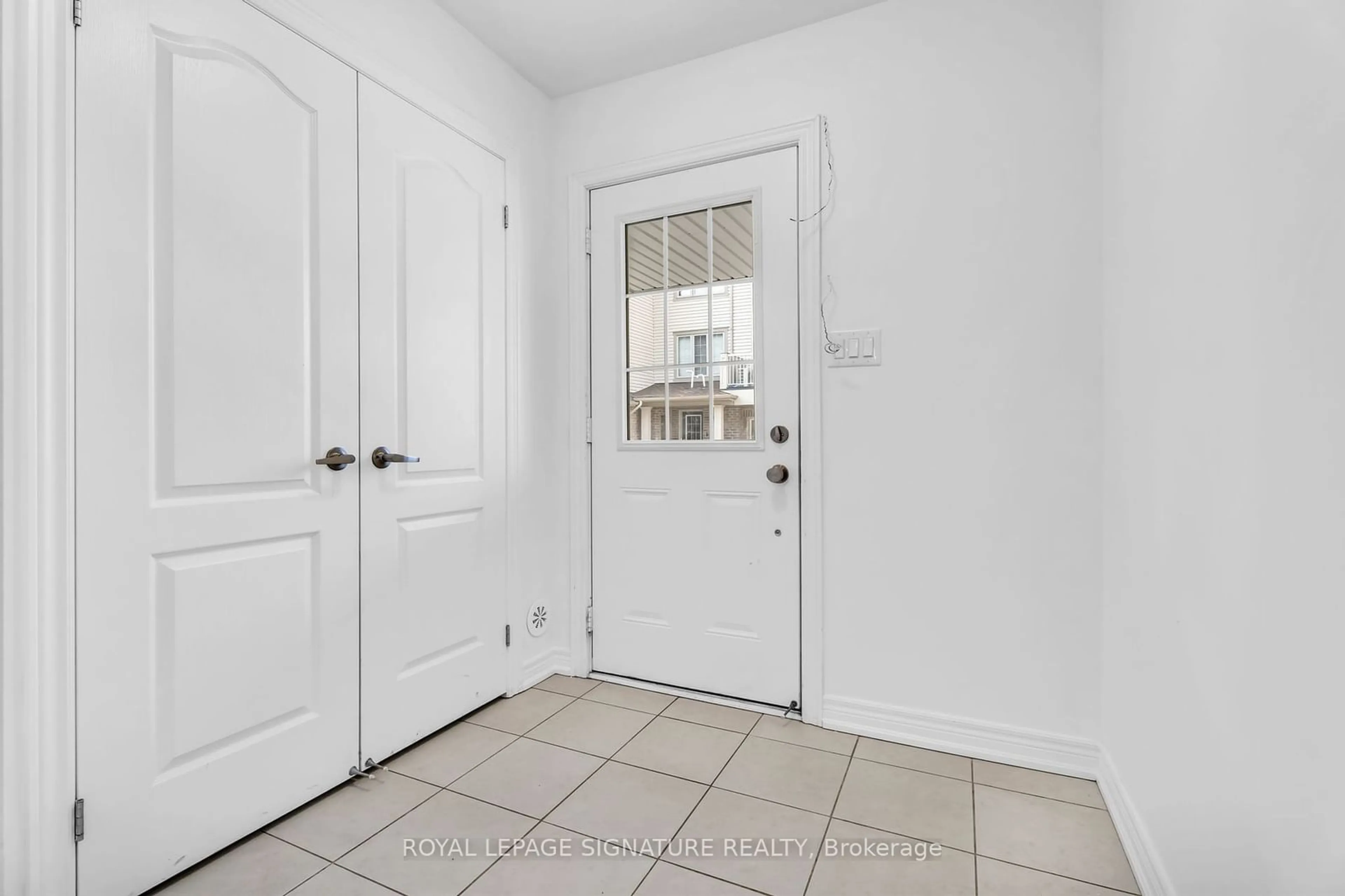 Indoor entryway, unknown floor for 420 Linden Dr #28, Cambridge Ontario N3H 0C6