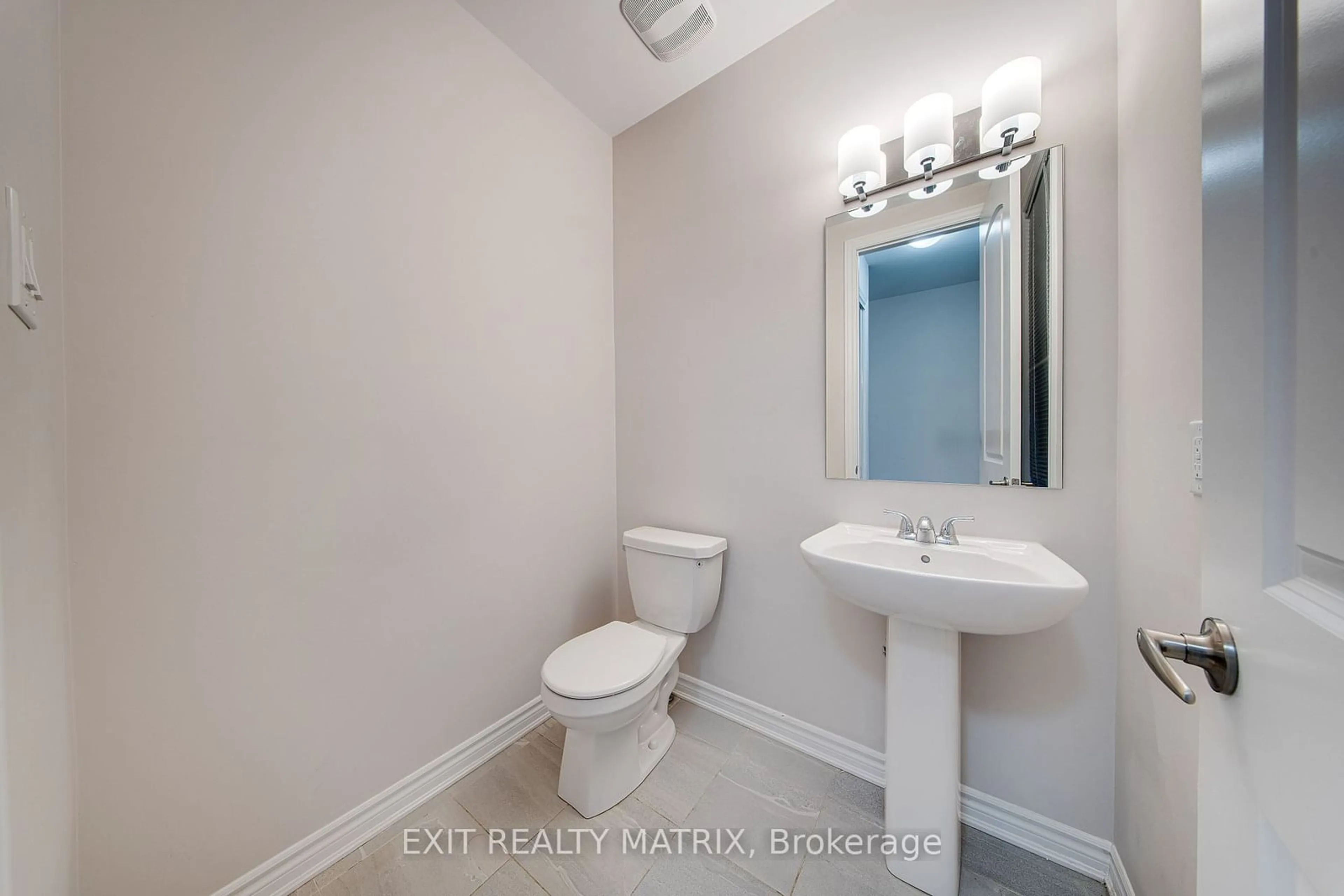 Standard bathroom for 647 Chillerton Dr, Barrhaven Ontario K2J 6X9