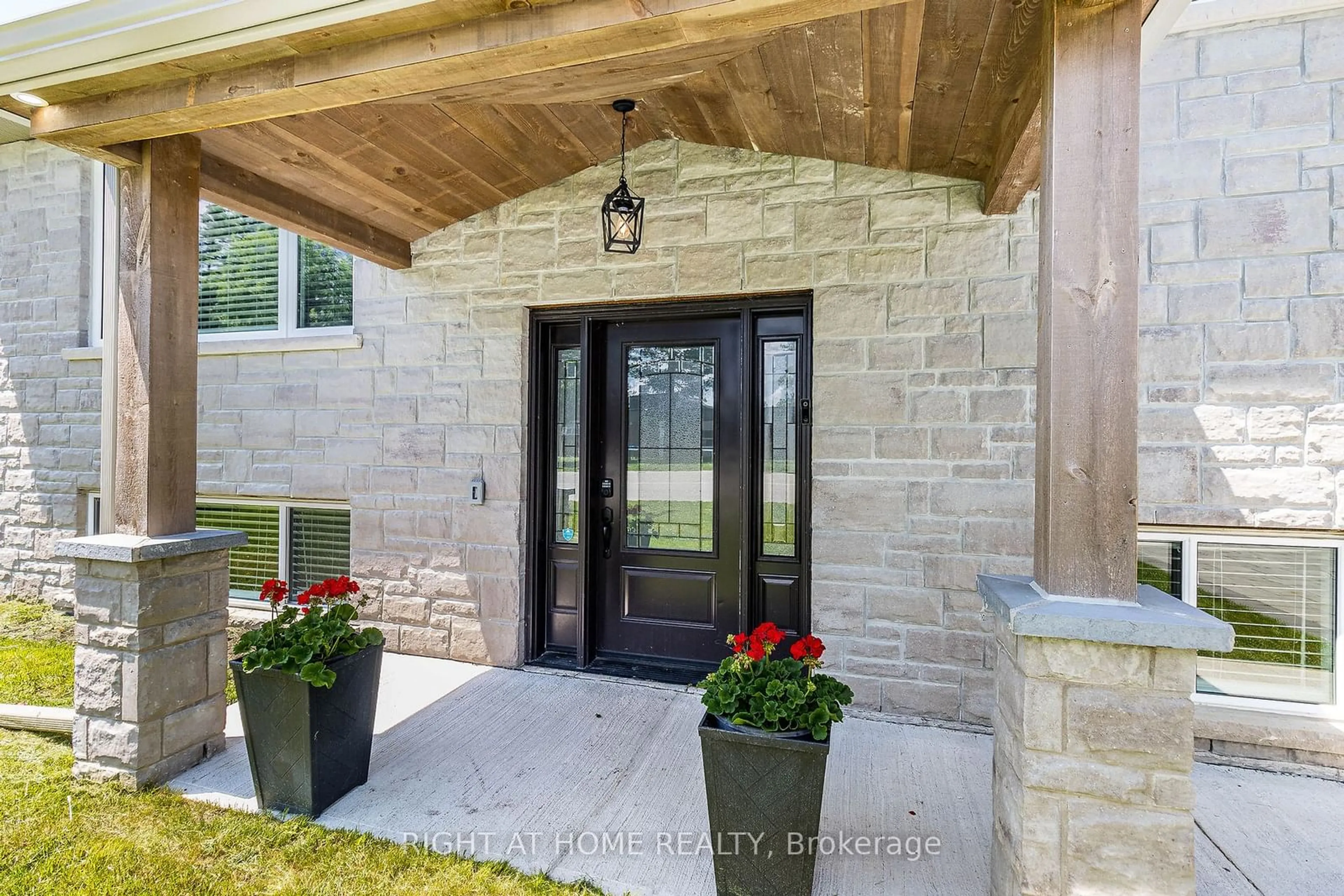 Indoor entryway, wood floors for 248 Mary St, Guelph/Eramosa Ontario N0B 2K0