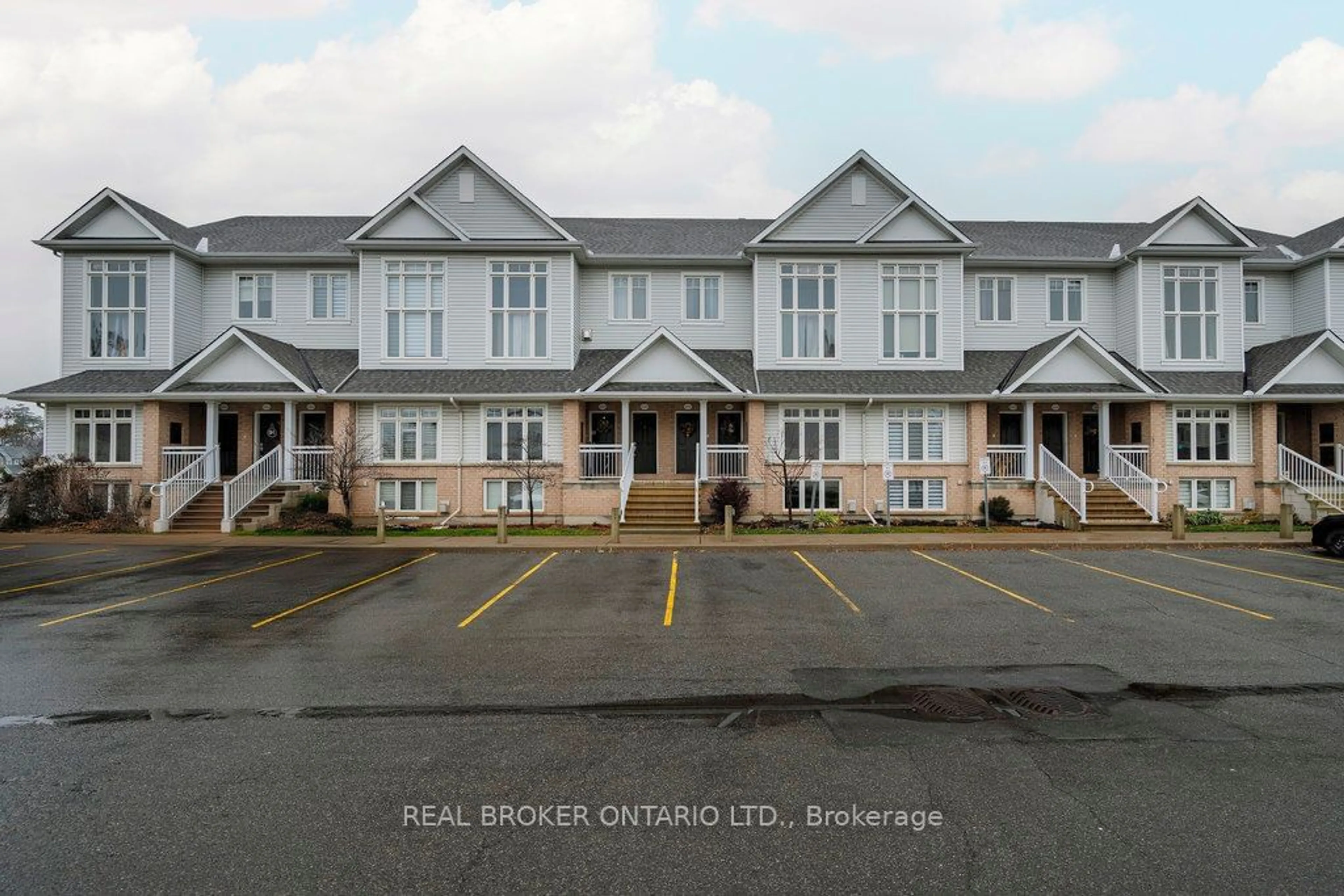 A pic from exterior of the house or condo, the front or back of building for 392 Galston, Orleans - Convent Glen and Area Ontario K1W 0G3