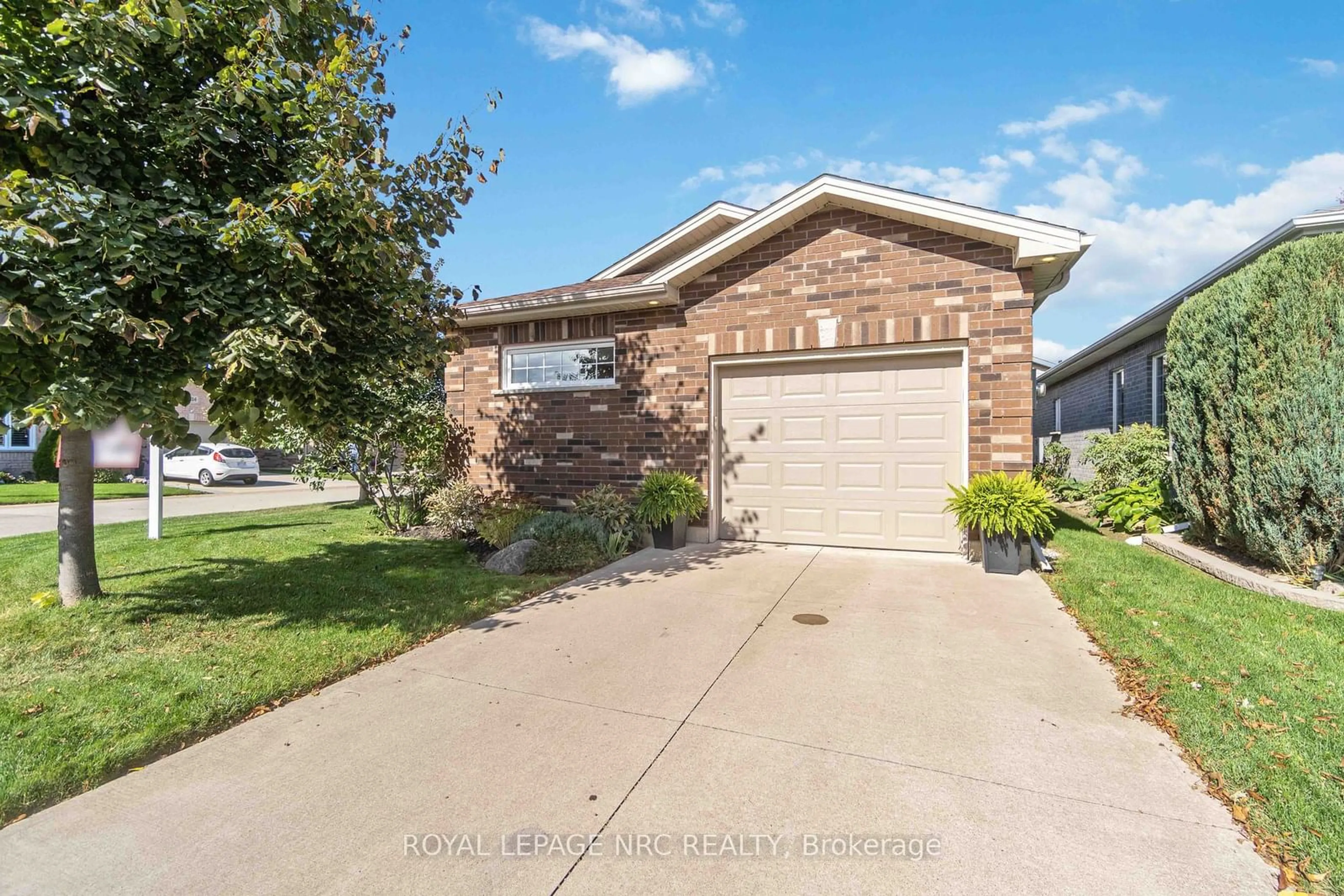 A pic from exterior of the house or condo, the street view for 3937 RAINBOW Lane, Lincoln Ontario L0R 2C0