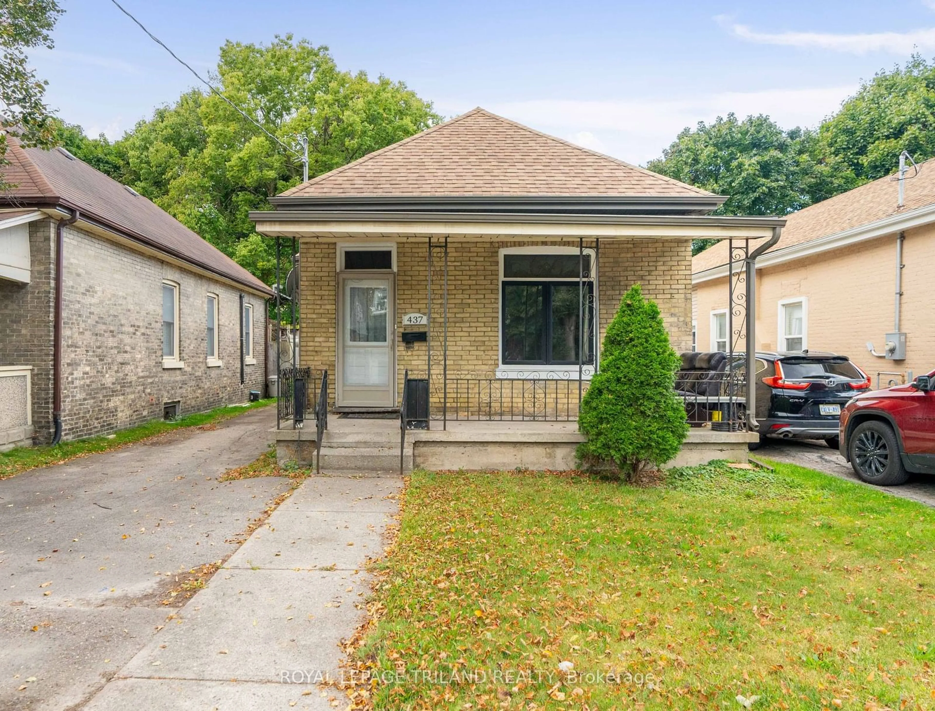 Frontside or backside of a home, the street view for 437 Quebec St, London Ontario N5W 3Y2