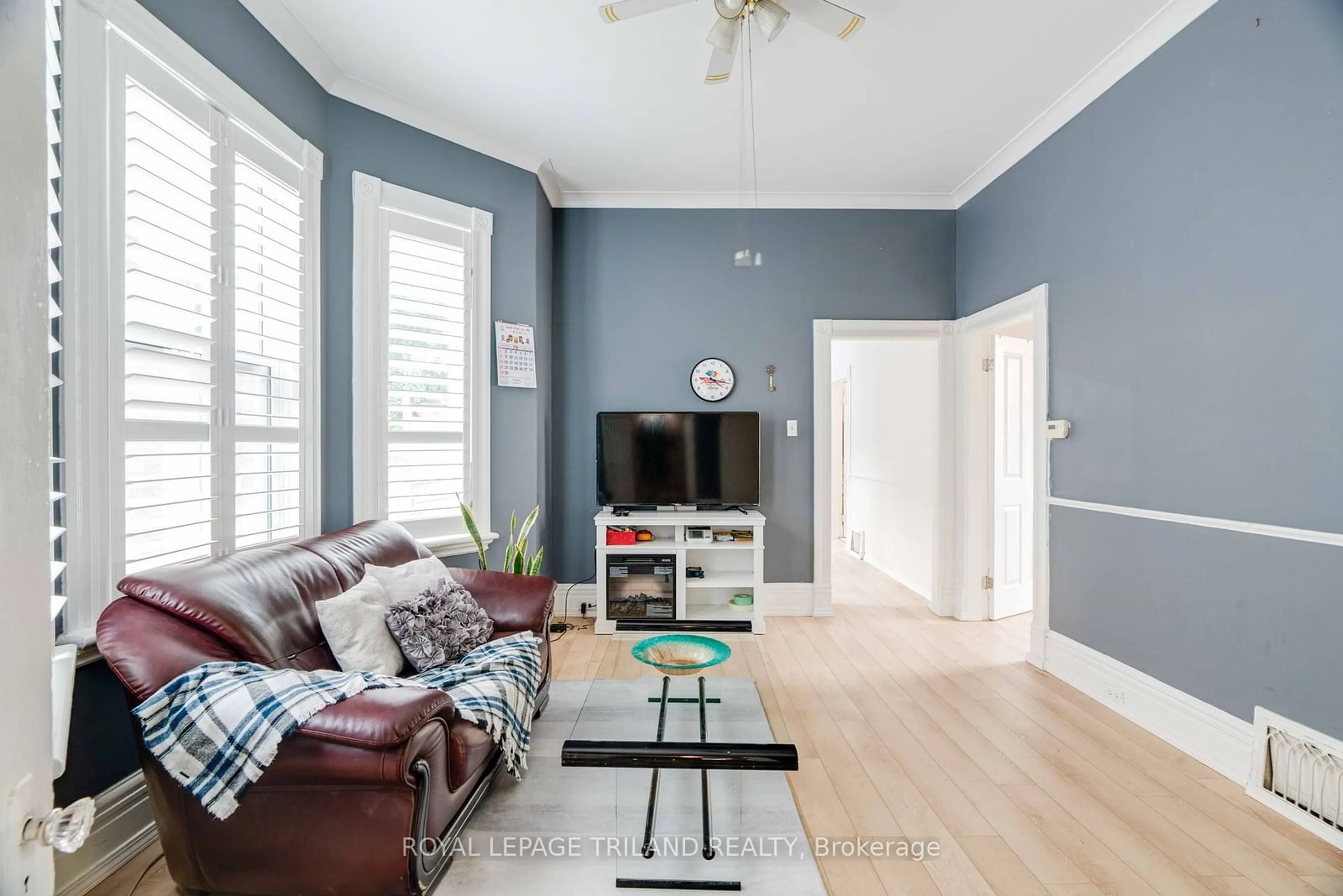 Living room, wood floors for 437 Quebec St, London Ontario N5W 3Y2