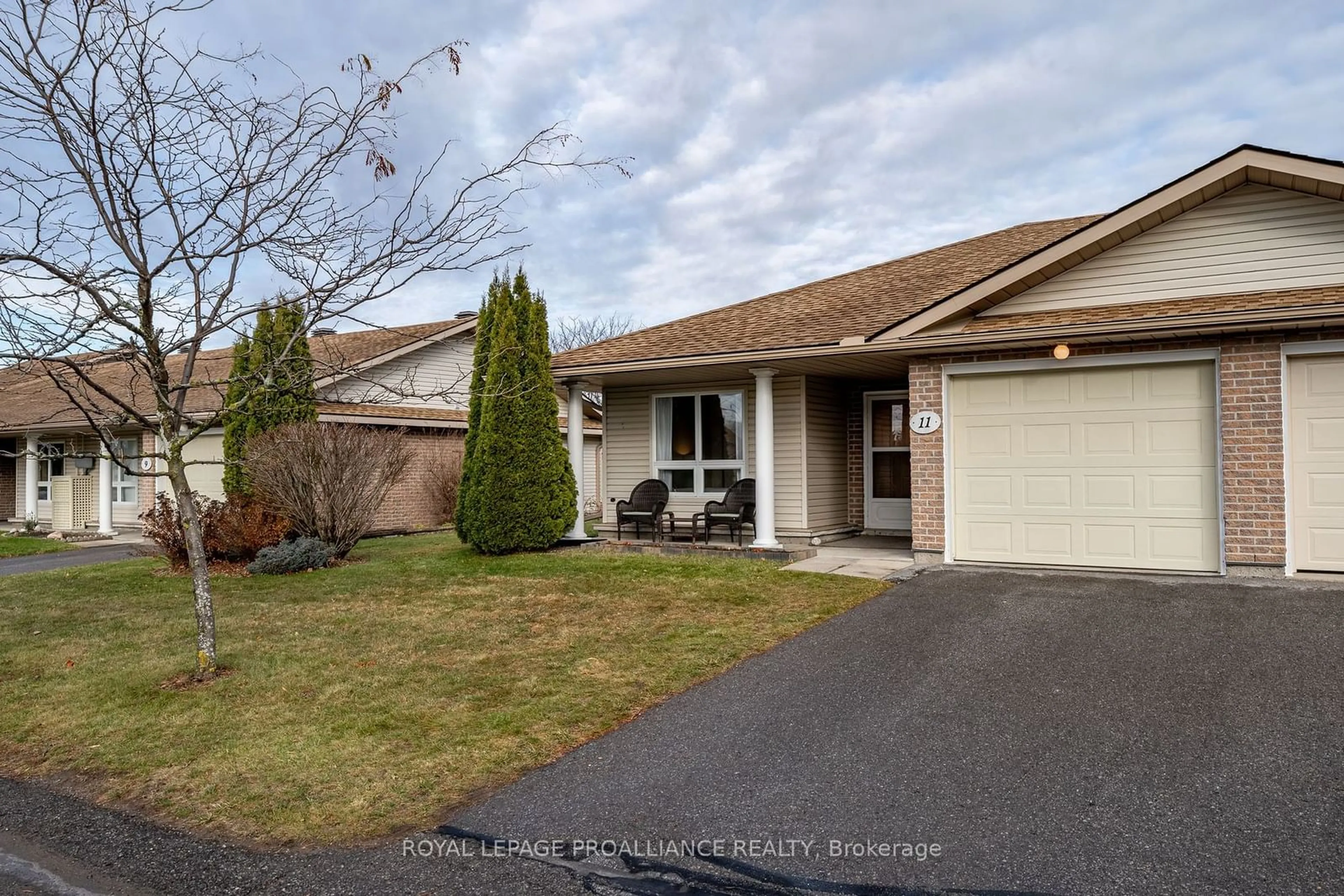 A pic from exterior of the house or condo, the street view for 15 Aldersgate Dr, Belleville Ontario K8P 5N1