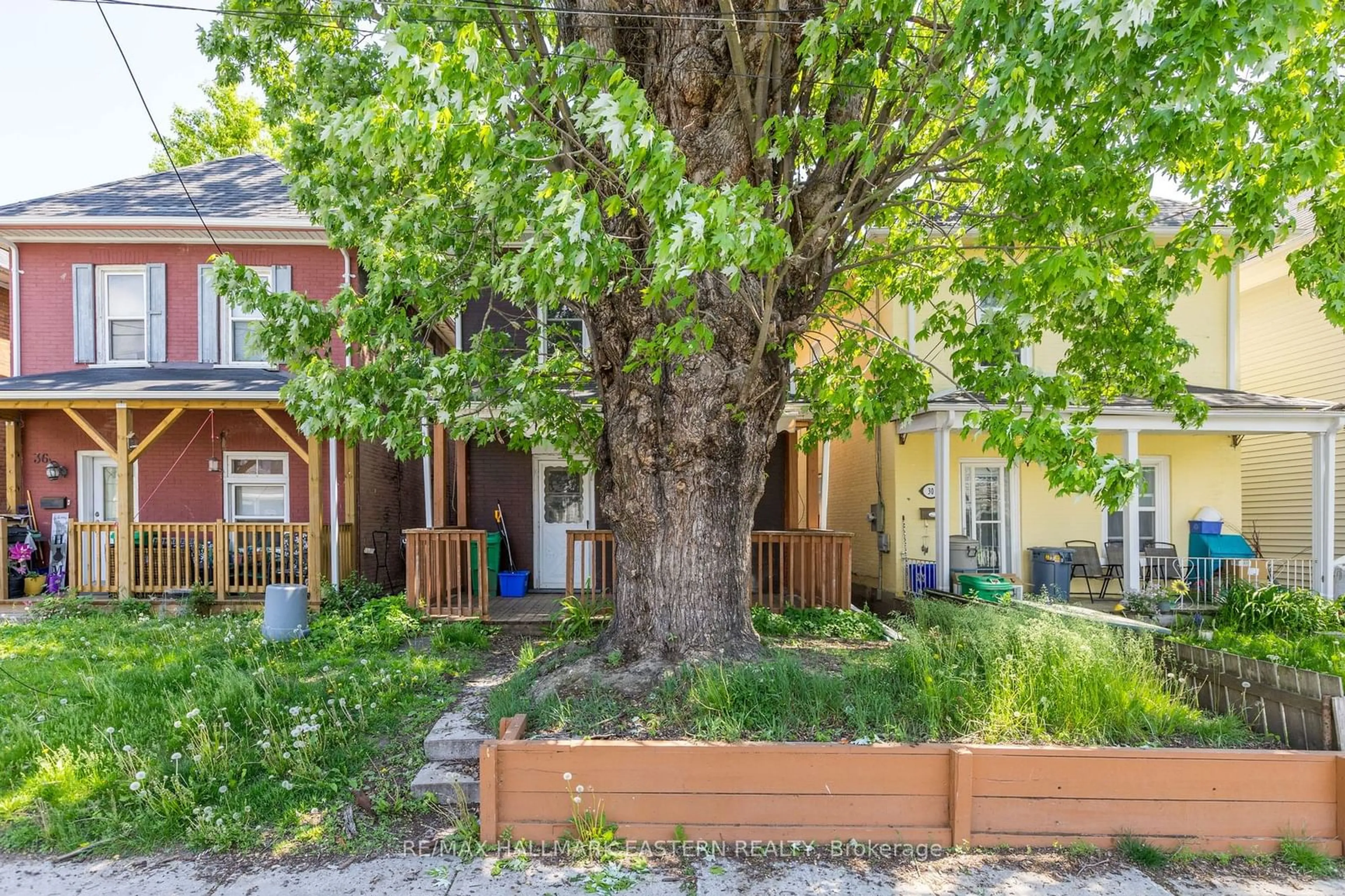 A pic from exterior of the house or condo, the street view for 32 Lafayette Ave, Peterborough Ontario K9J 5C2