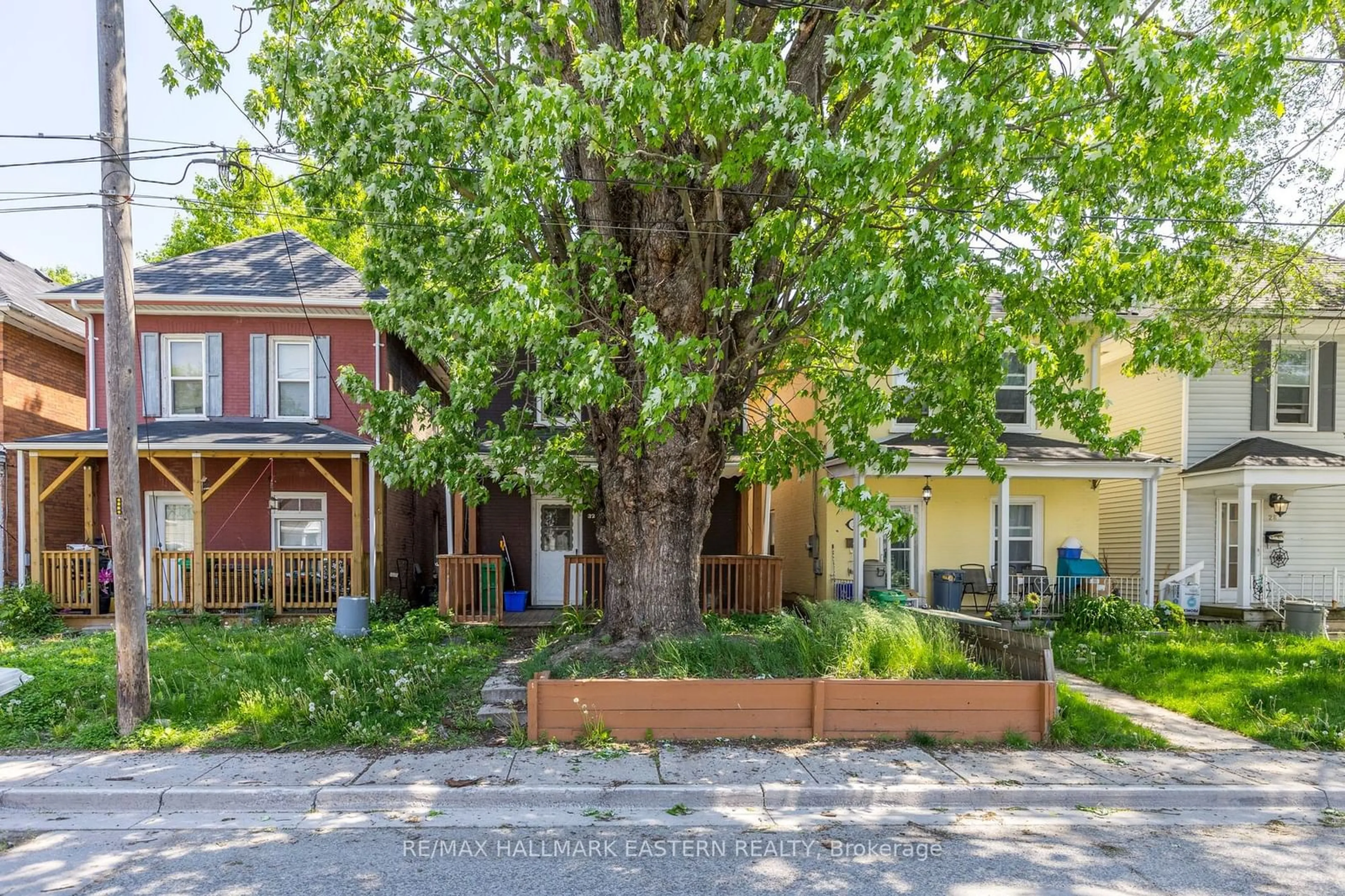 A pic from exterior of the house or condo, the street view for 32 Lafayette Ave, Peterborough Ontario K9J 5C2