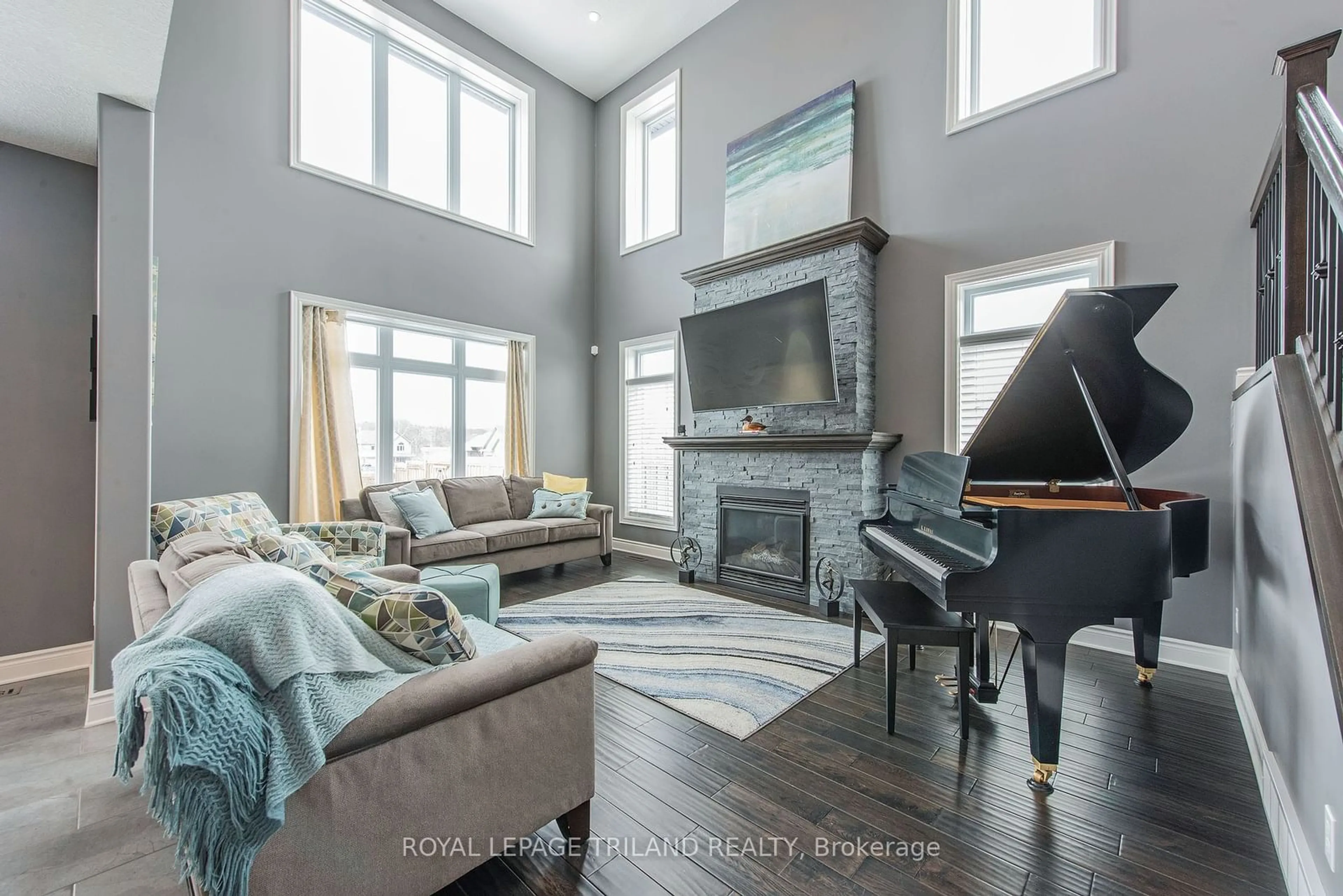 Living room, wood floors for 36 Brenmar Cres, Central Elgin Ontario N0L 1B0