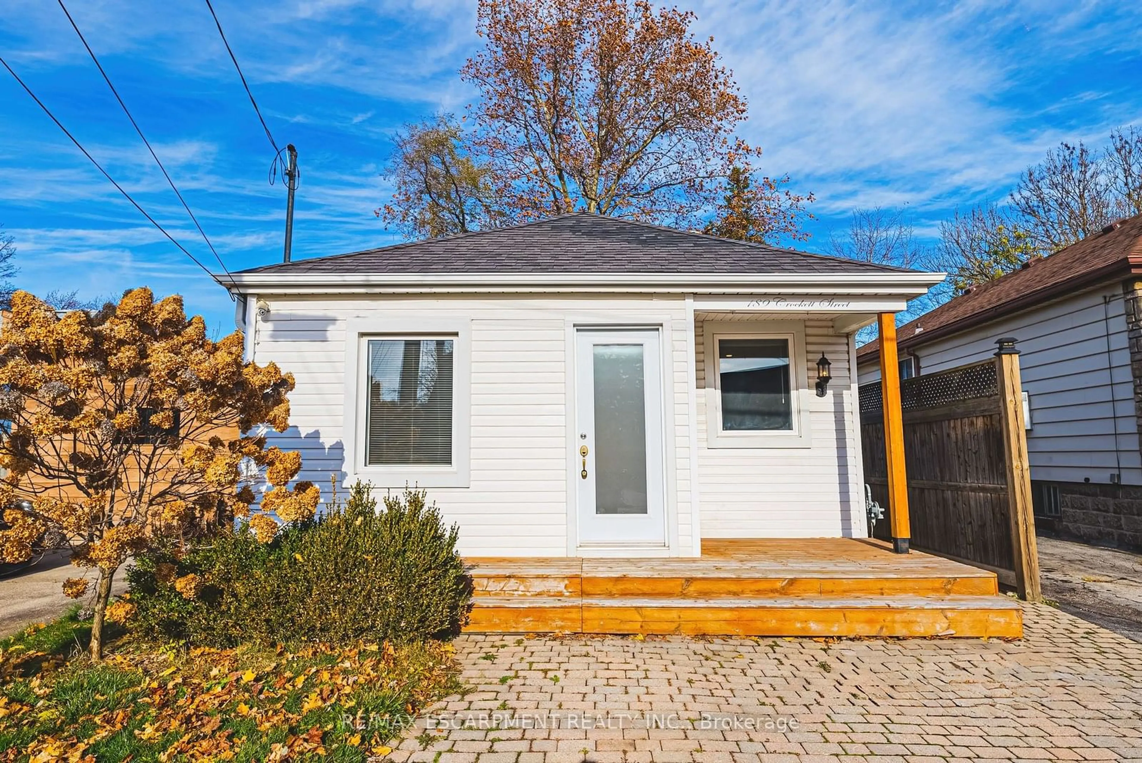 Frontside or backside of a home, cottage for 189 Crockett St, Hamilton Ontario L8V 1H3