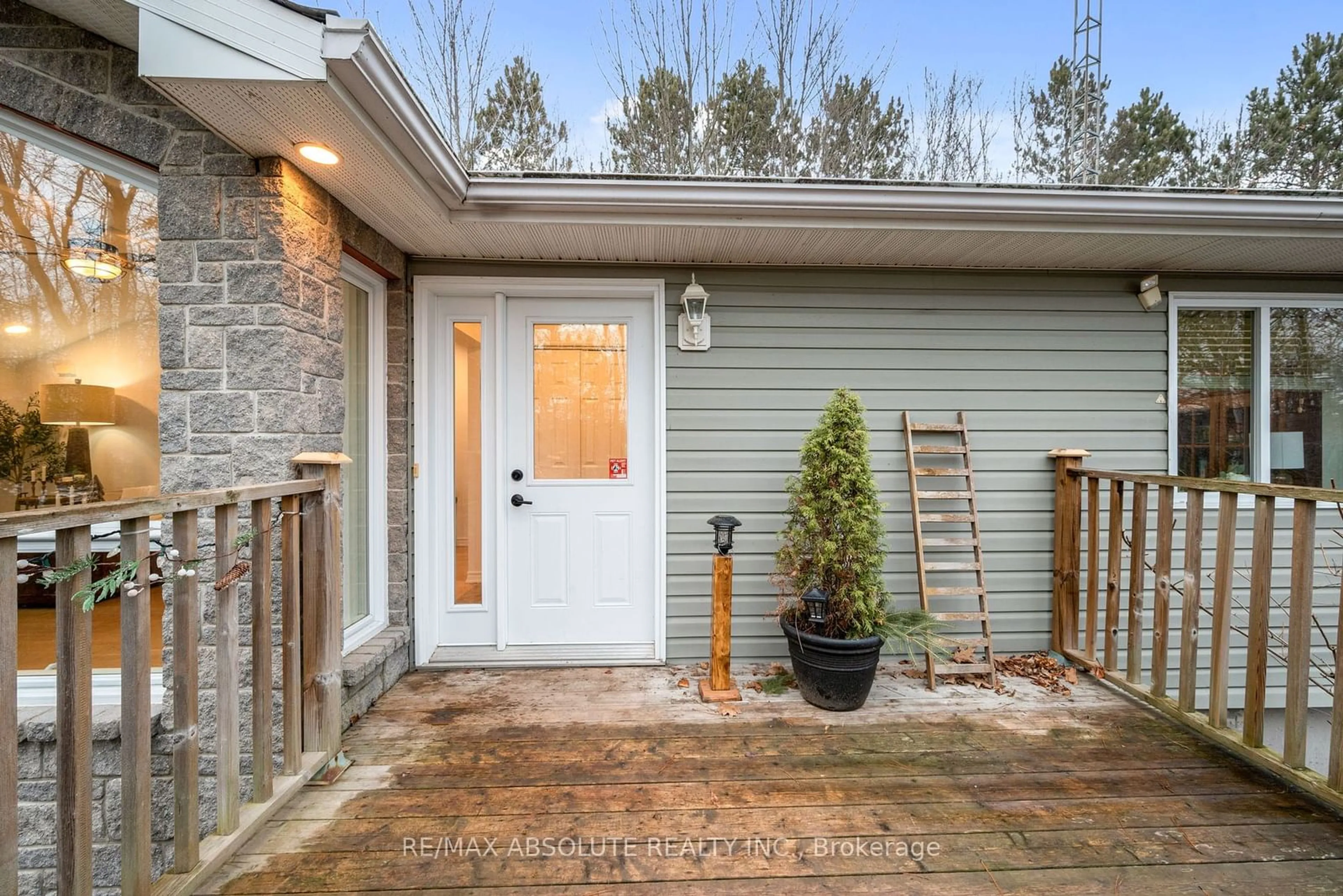 Indoor entryway, wood floors for 97 Seguinbourg St, The Nation Ontario K0A 1M0