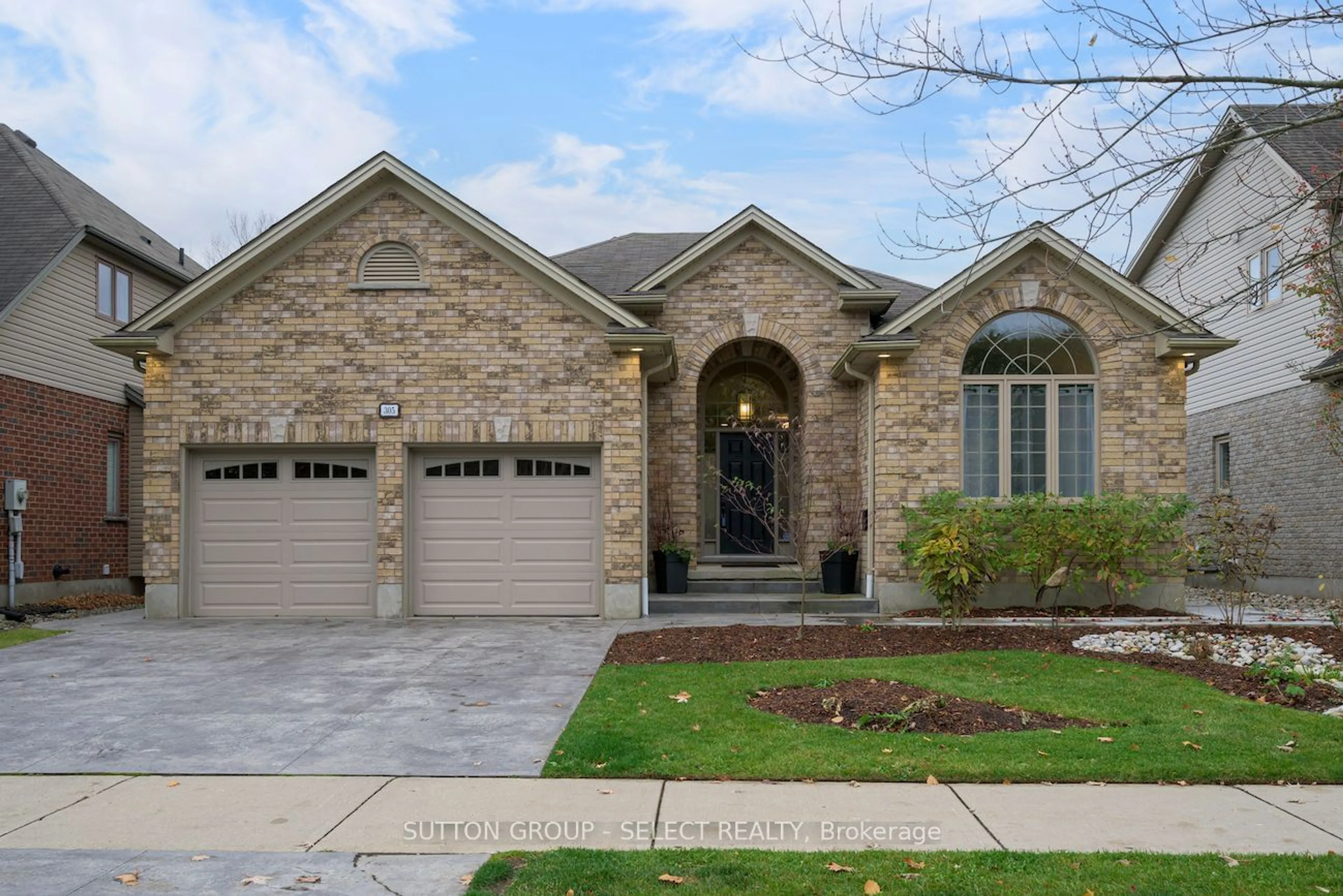 Home with brick exterior material for 305 Skyline Ave, London Ontario N5X 0A5