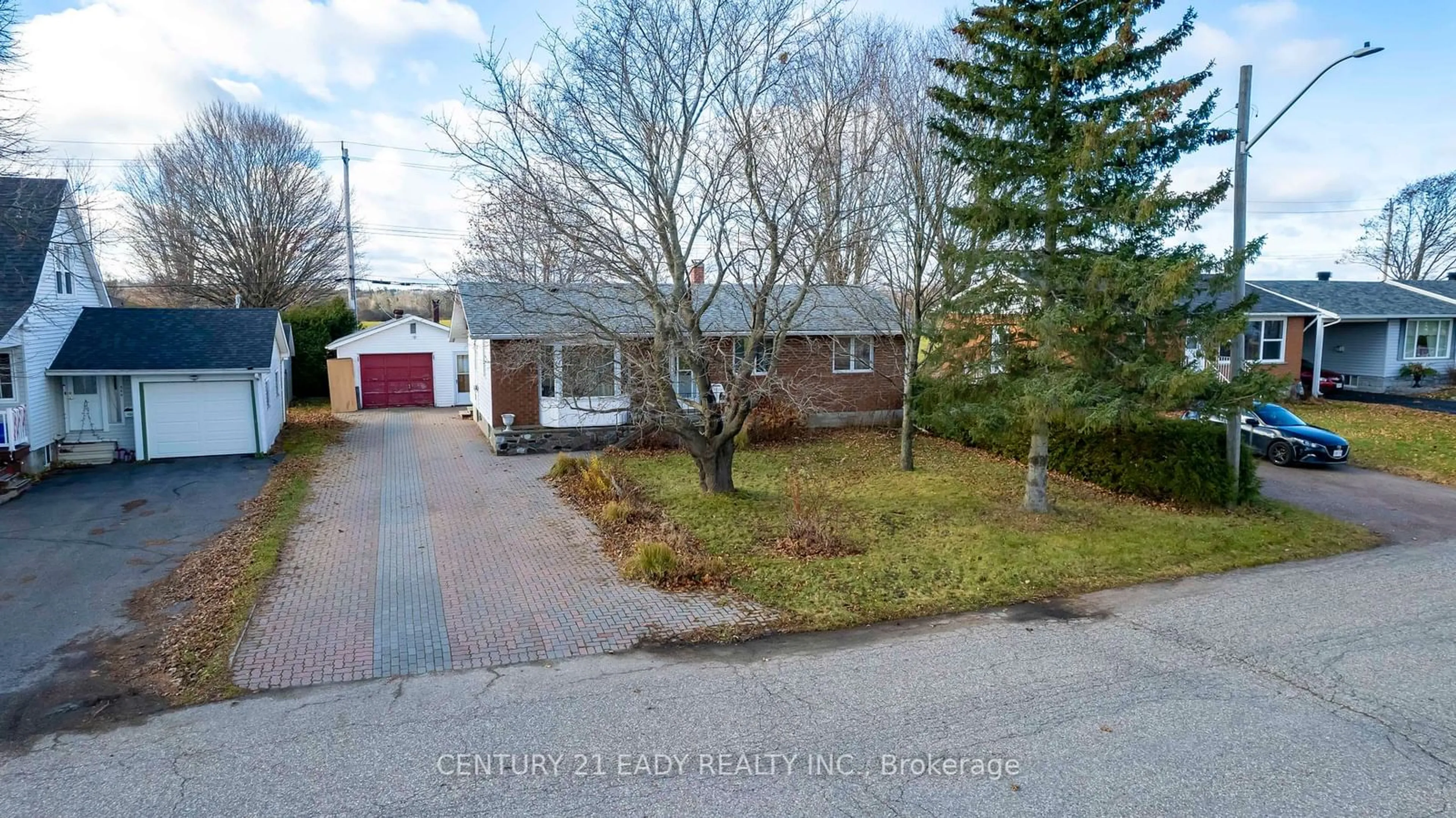 Frontside or backside of a home, the street view for 508 Aberdeen St, Renfrew Ontario K7V 2G9