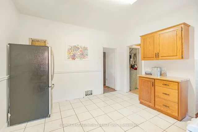 Additional property image - 528 Hughson St
