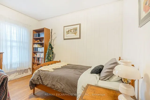Additional property image - 528 Hughson St