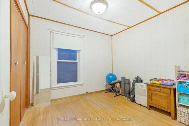 Additional property image - 528 Hughson St