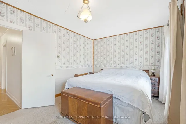 Additional property image - 528 Hughson St
