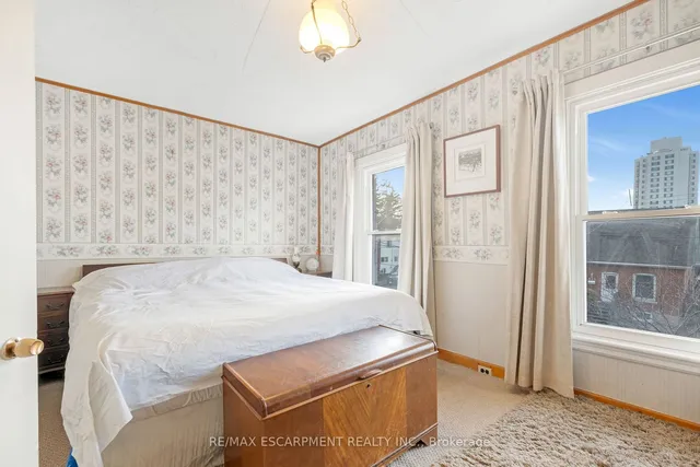 Additional property image - 528 Hughson St