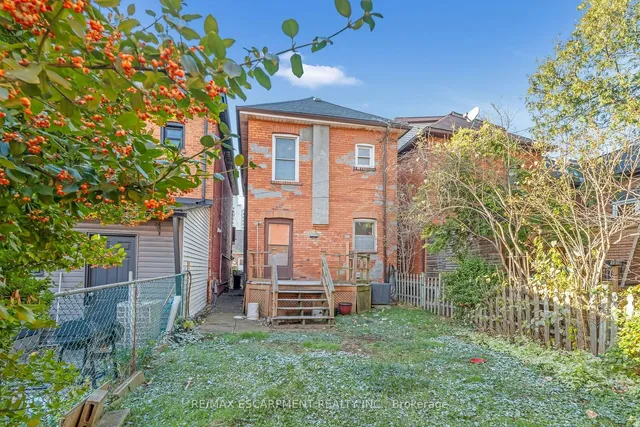 Additional property image - 528 Hughson St