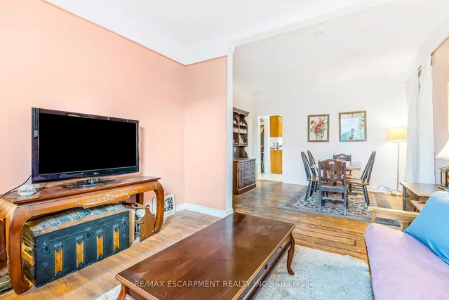 Additional property image - 528 Hughson St