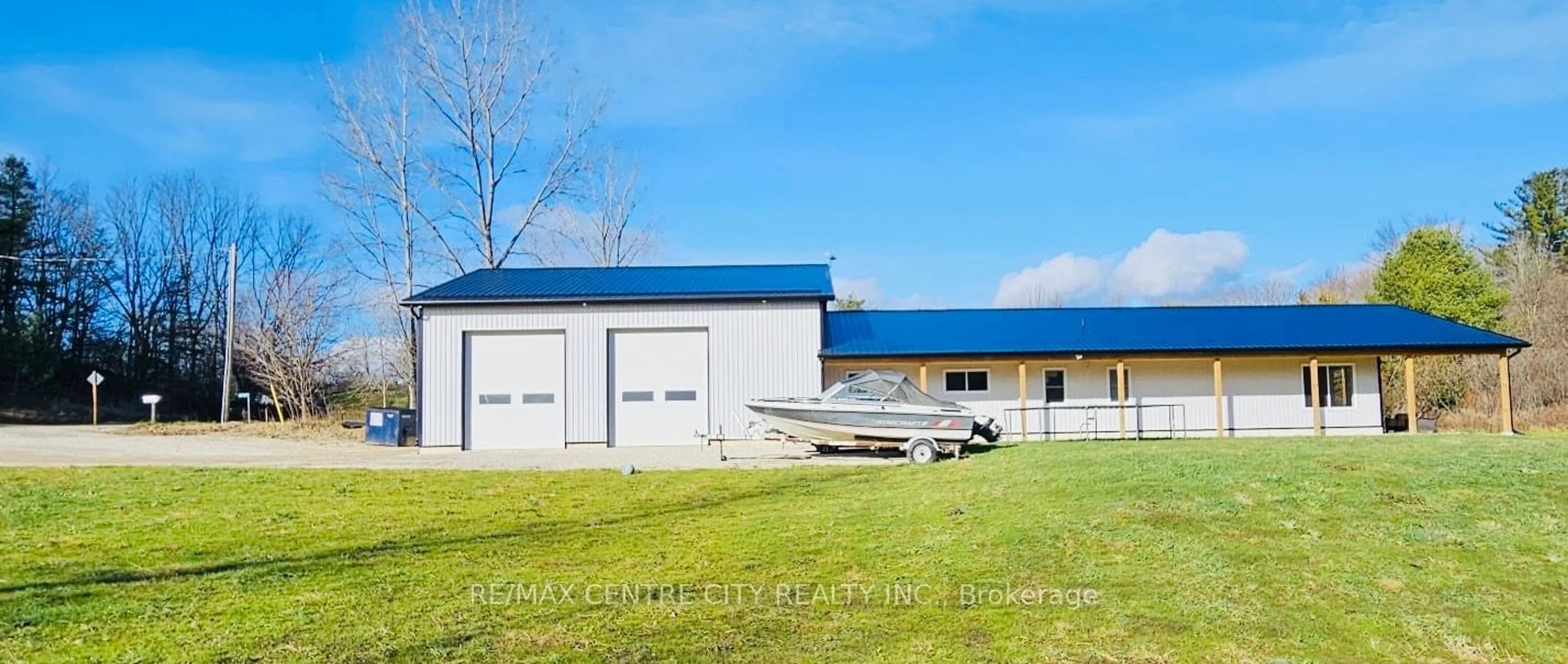 Indoor garage for 1714 E Quarter Line Rd, Norfolk Ontario N0E 1G0