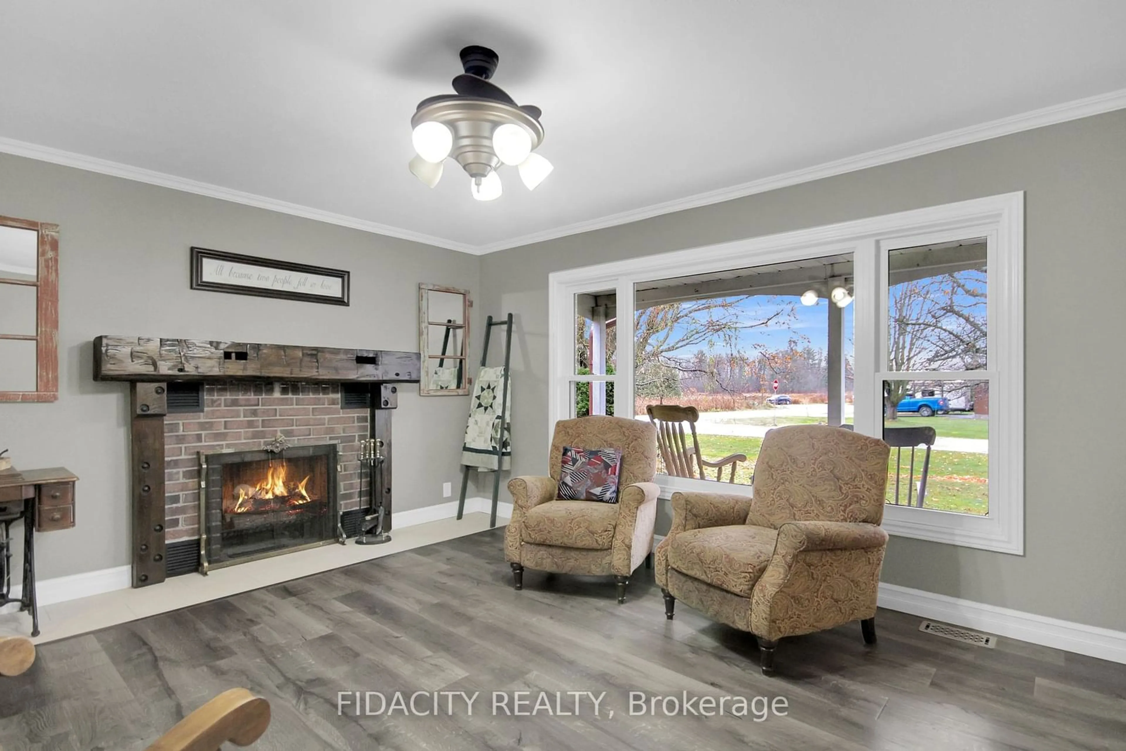 Living room, wood floors for 6657 Bluebird St, Manotick - Kars - Rideau Twp and Area Ontario K0A 2E0