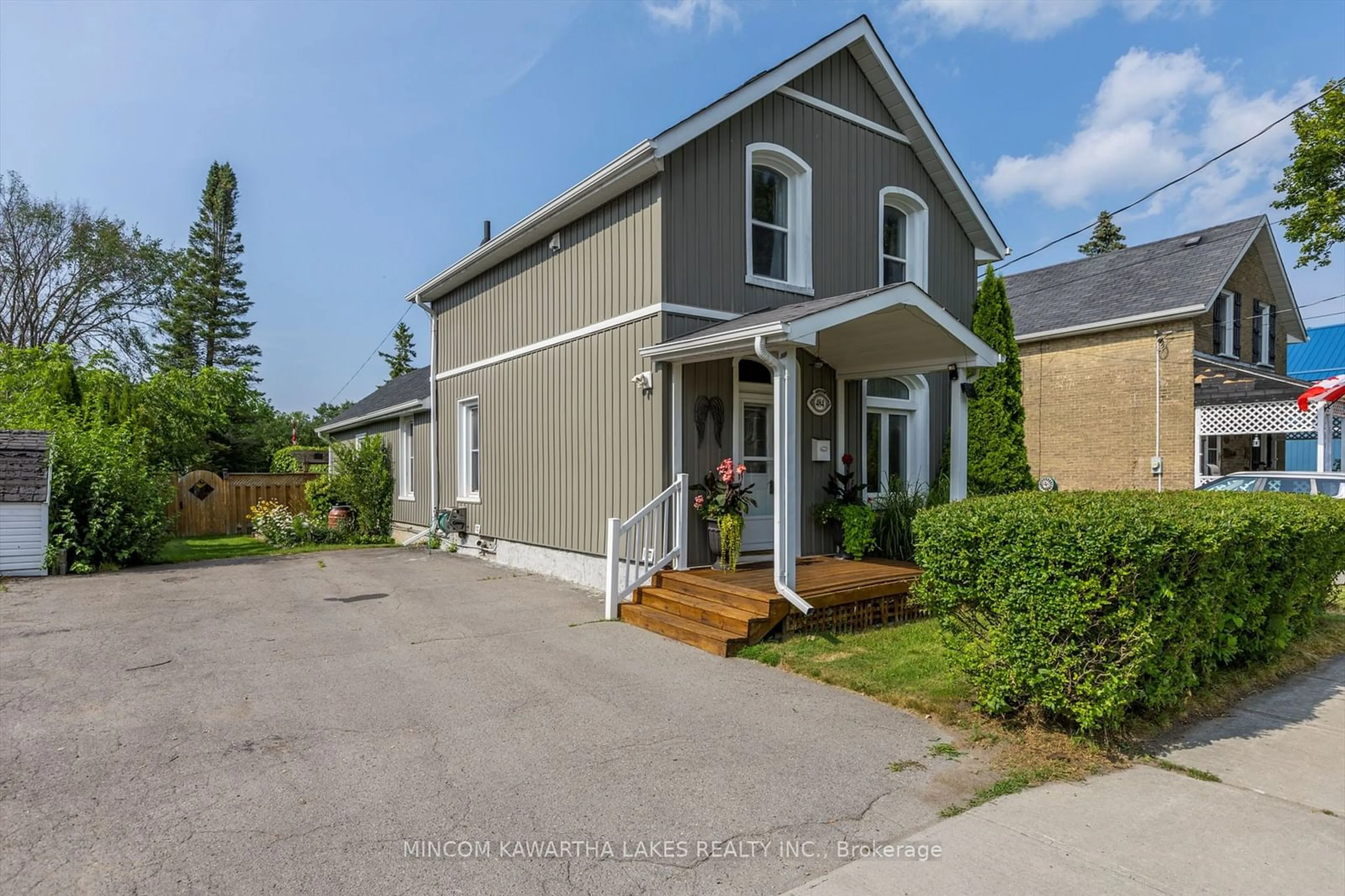 Frontside or backside of a home, the street view for 484 Parnell St, Peterborough Ontario K9J 4J4