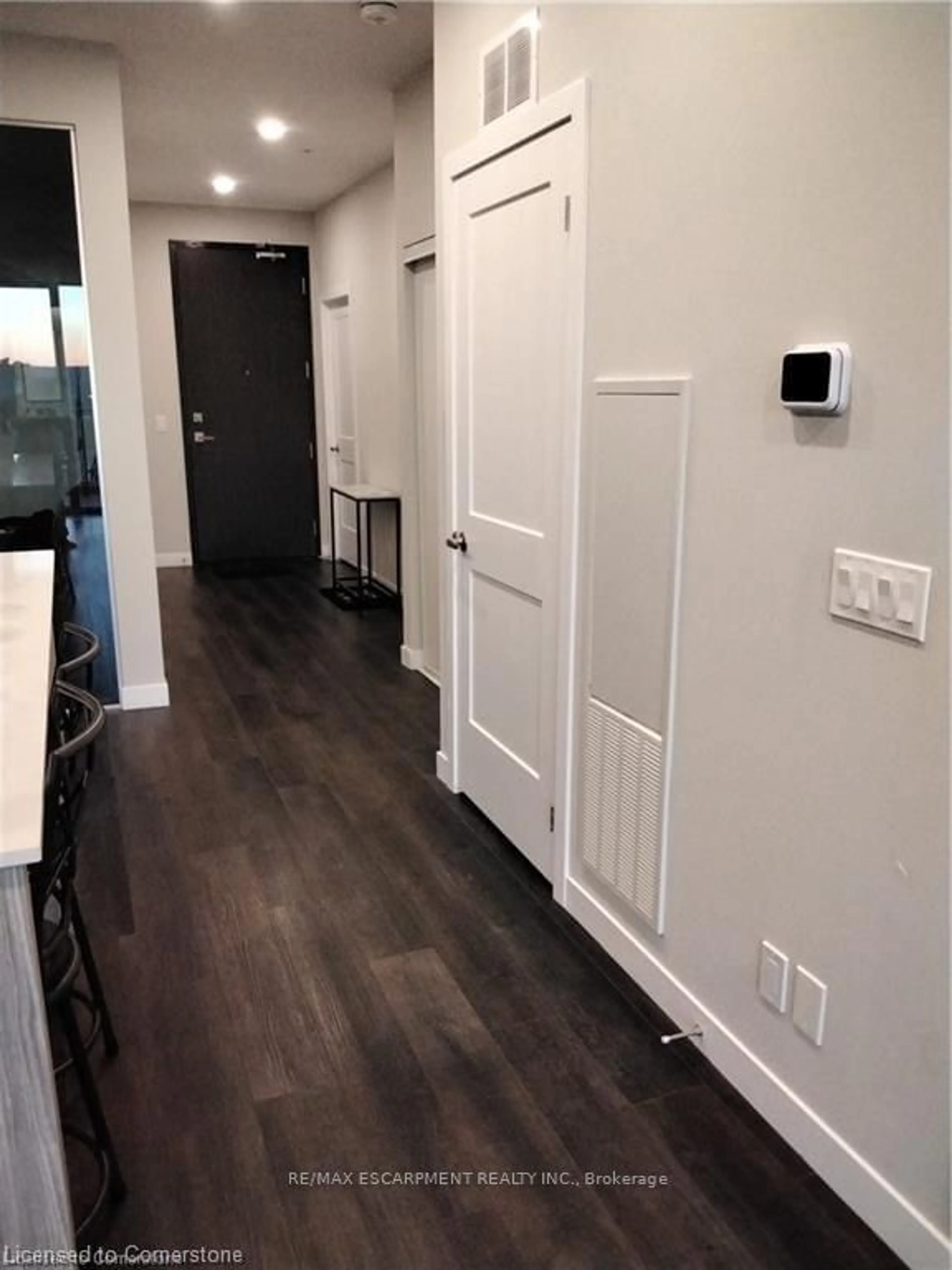 Indoor entryway, wood floors for 15 Queen St #2304, Hamilton Ontario L8P 0C6