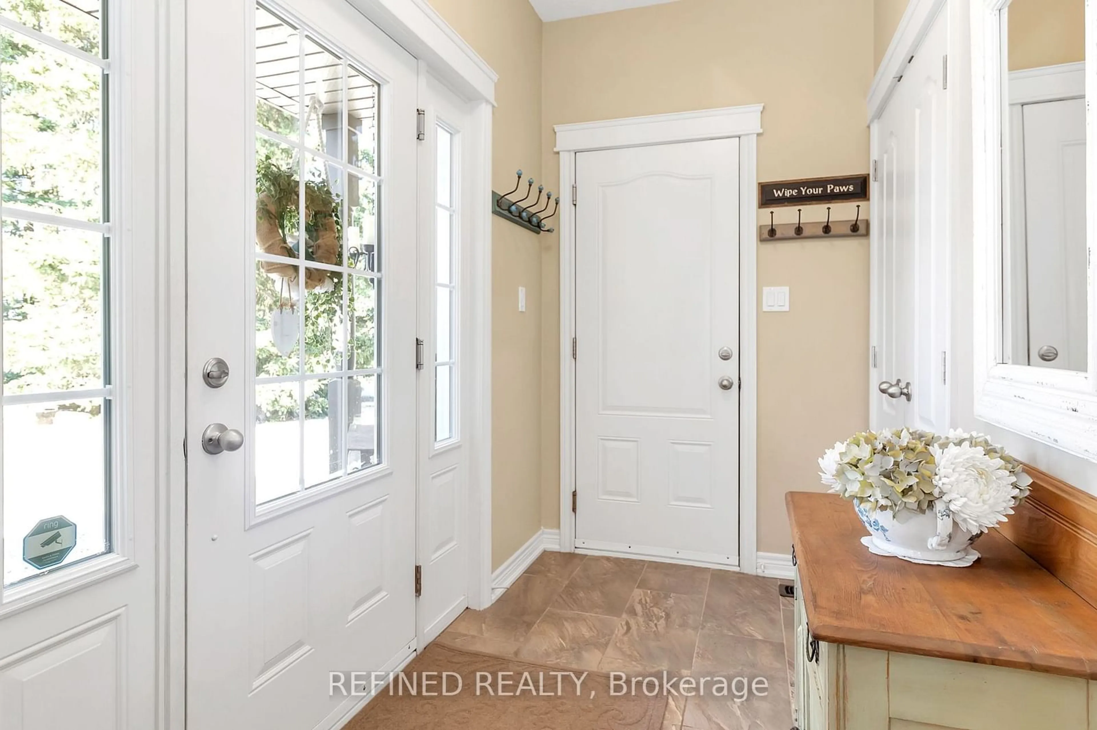 Indoor entryway, wood floors for 665422 20 Sdrd, Melancthon Ontario L9V 1Z8