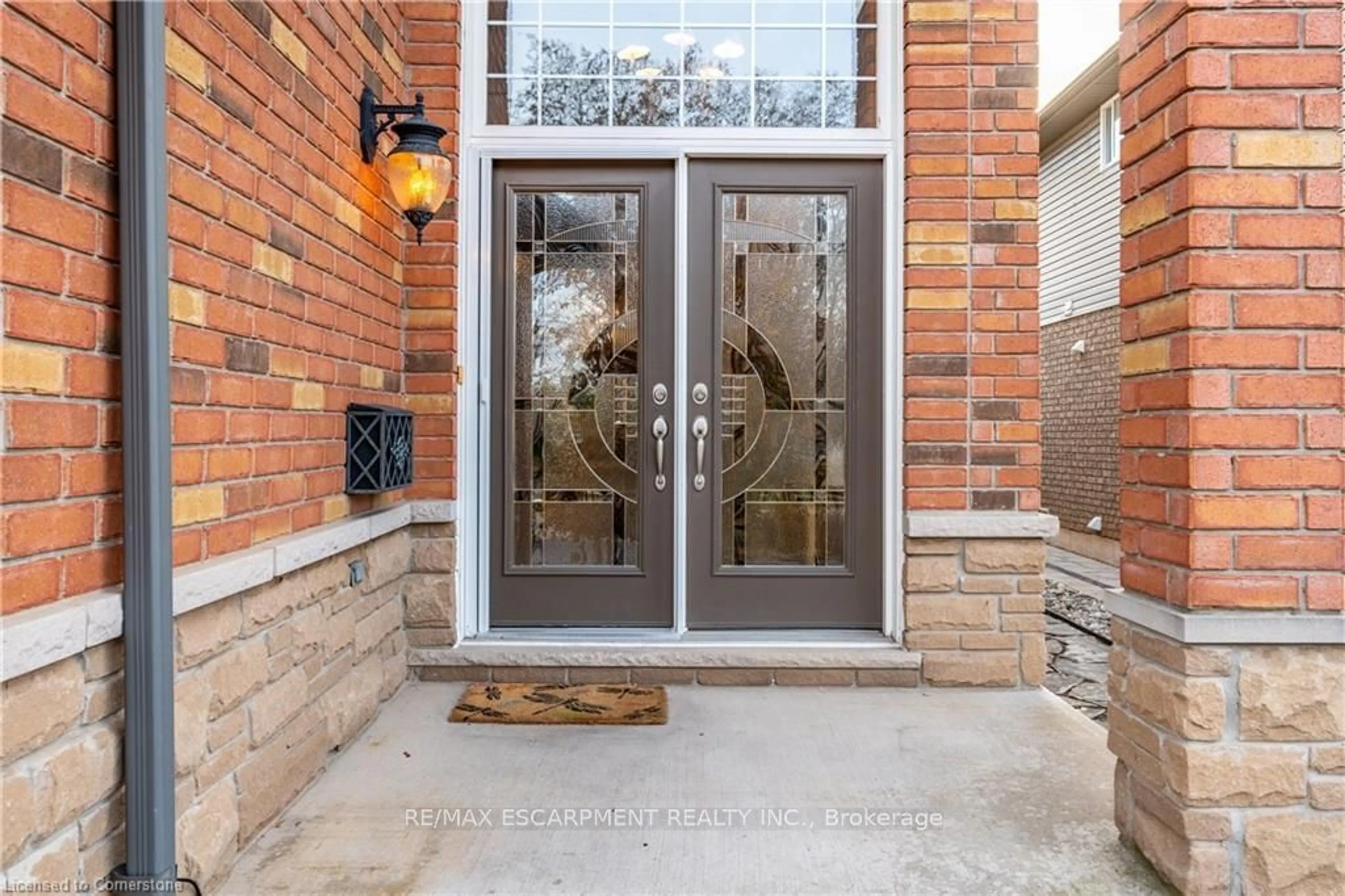 Indoor entryway, ceramic floors for 14 Evergreens Dr, Grimsby Ontario L3M 5P8