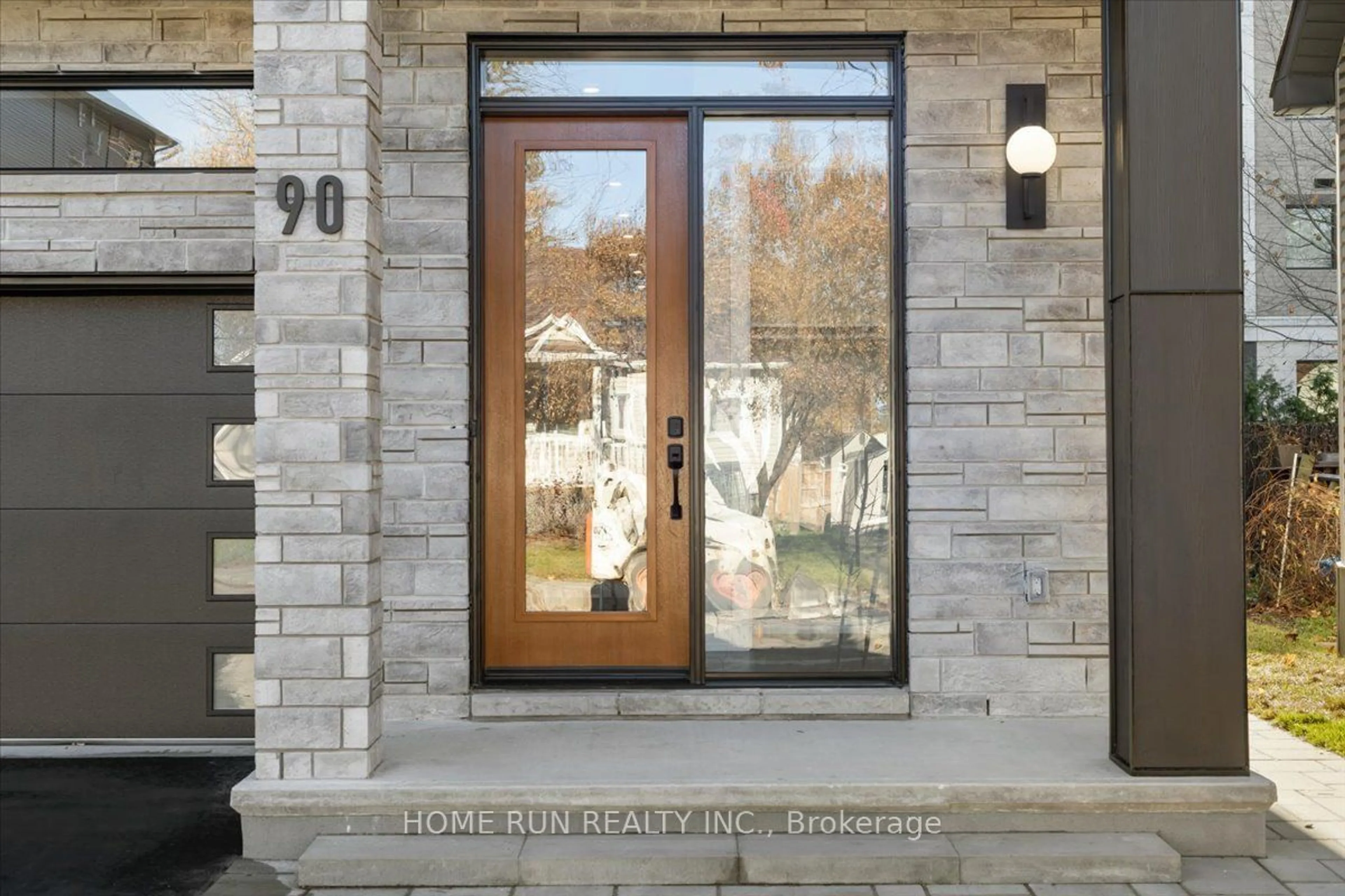 Indoor entryway, wood floors for 90 Prince Albert St, Overbook - Castleheights and Area Ontario K1K 2A1